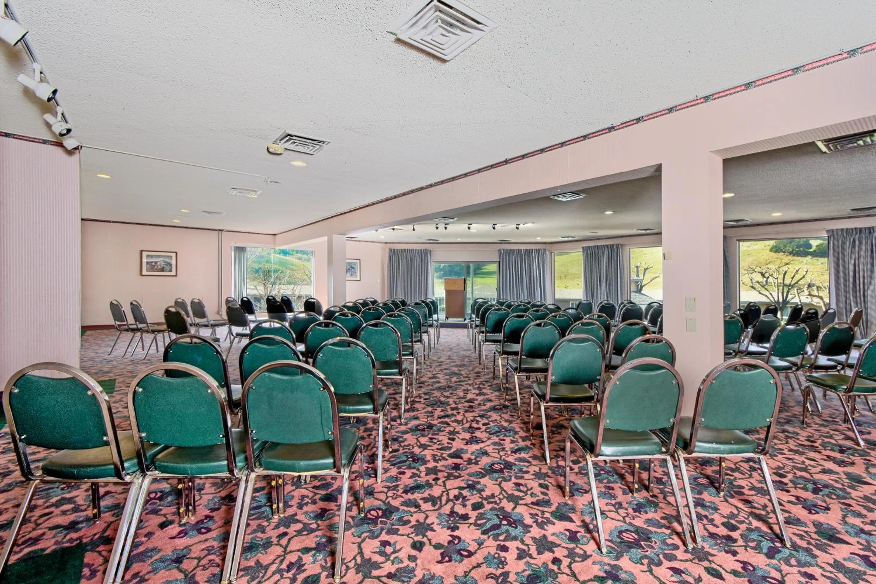 Meeting/conference room in Days Inn by Wyndham Novato/San Francisco