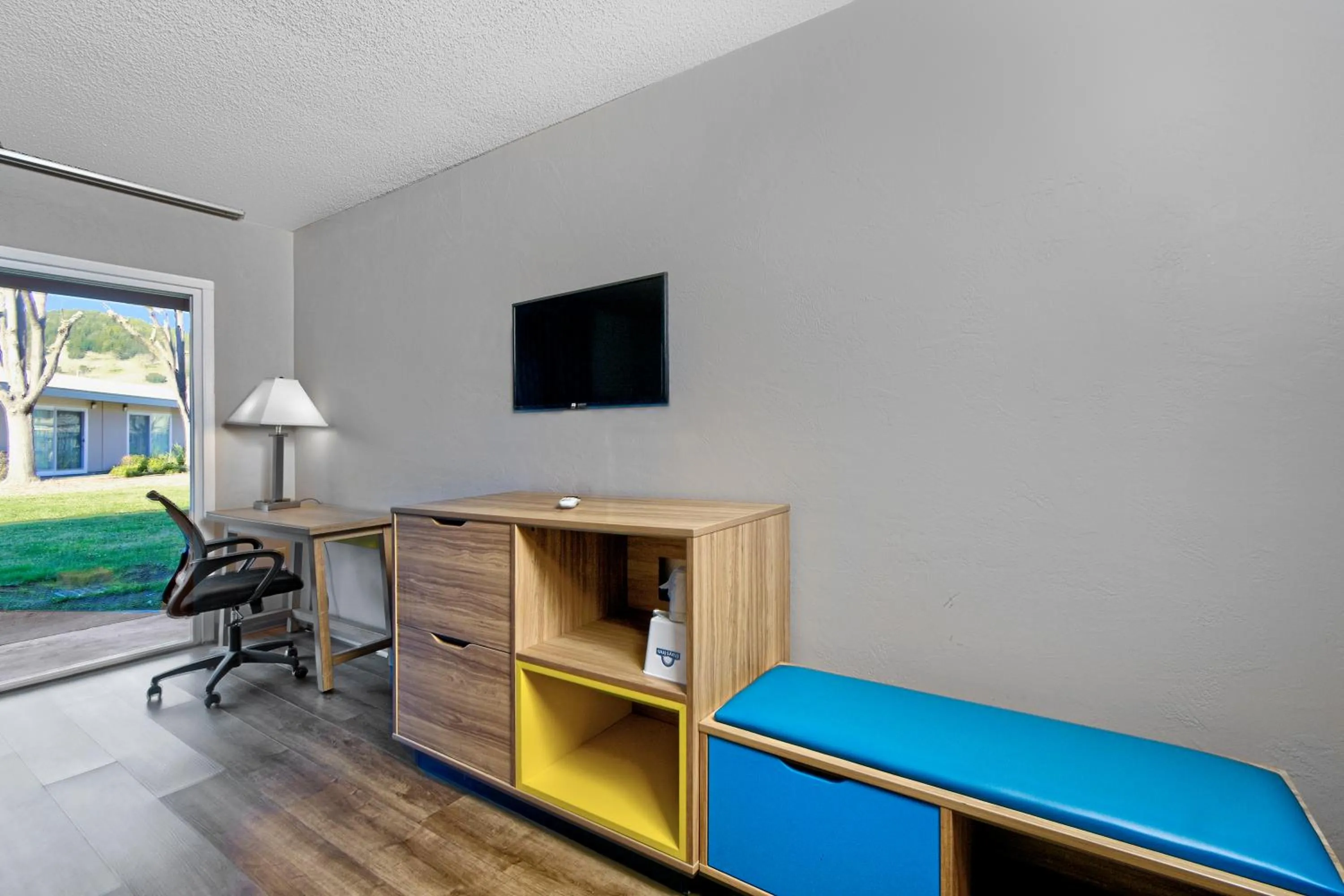 Bed in Days Inn by Wyndham Novato/San Francisco