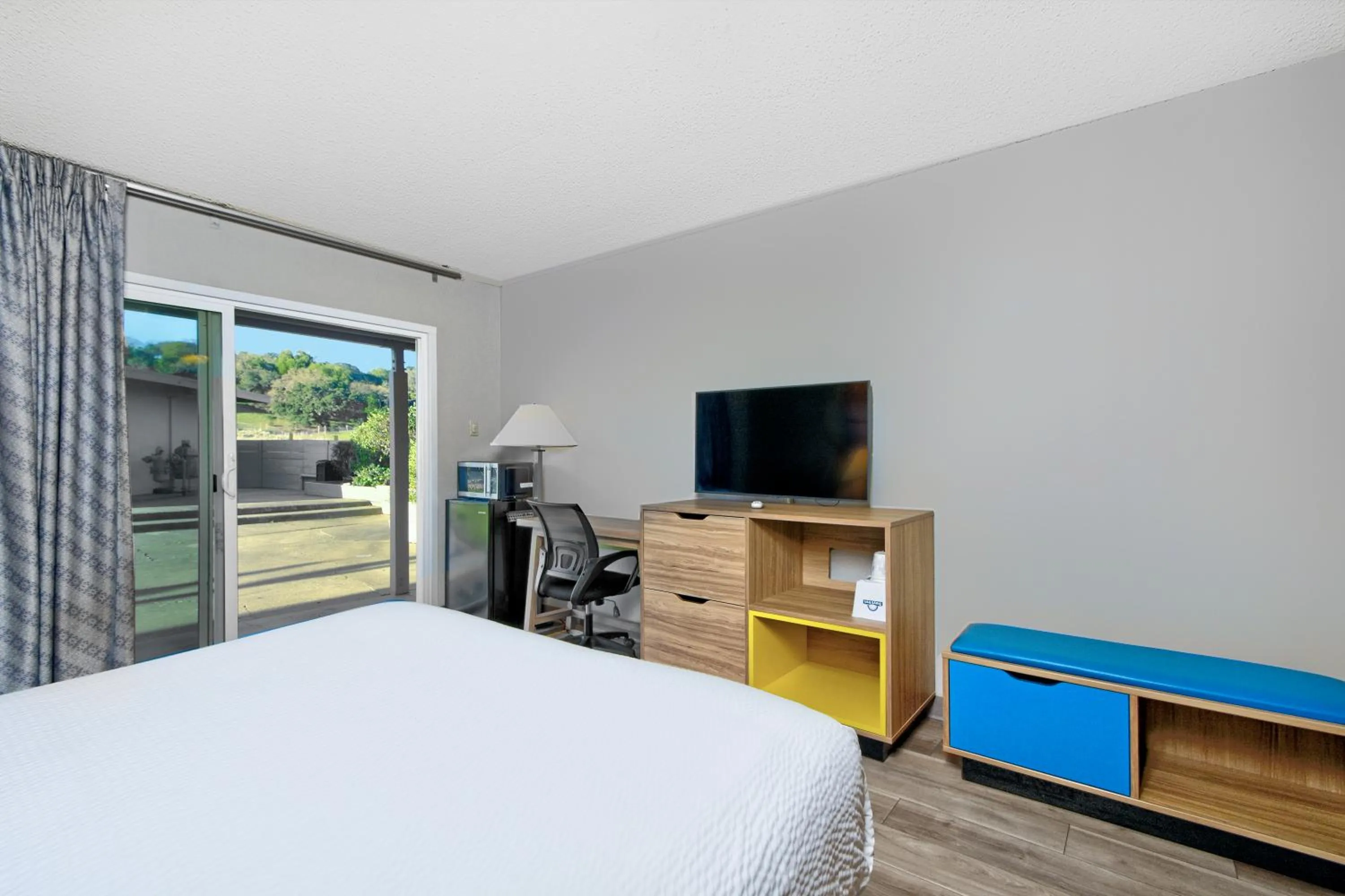 Bed in Days Inn by Wyndham Novato/San Francisco