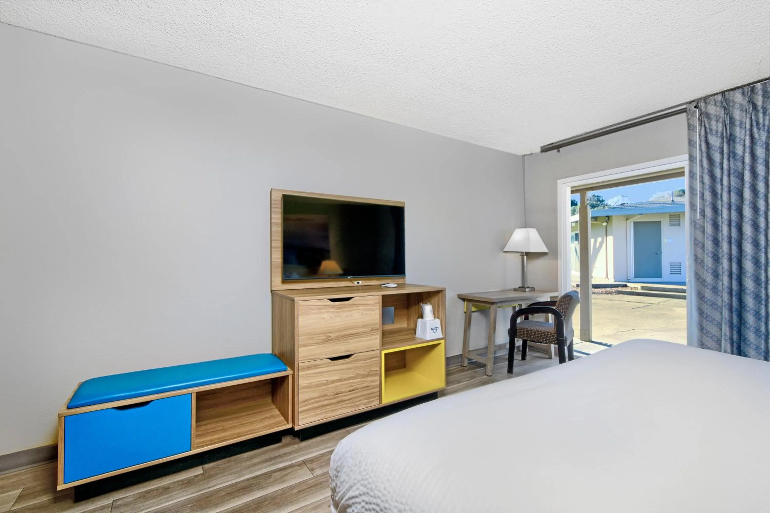 Bed in Days Inn by Wyndham Novato/San Francisco