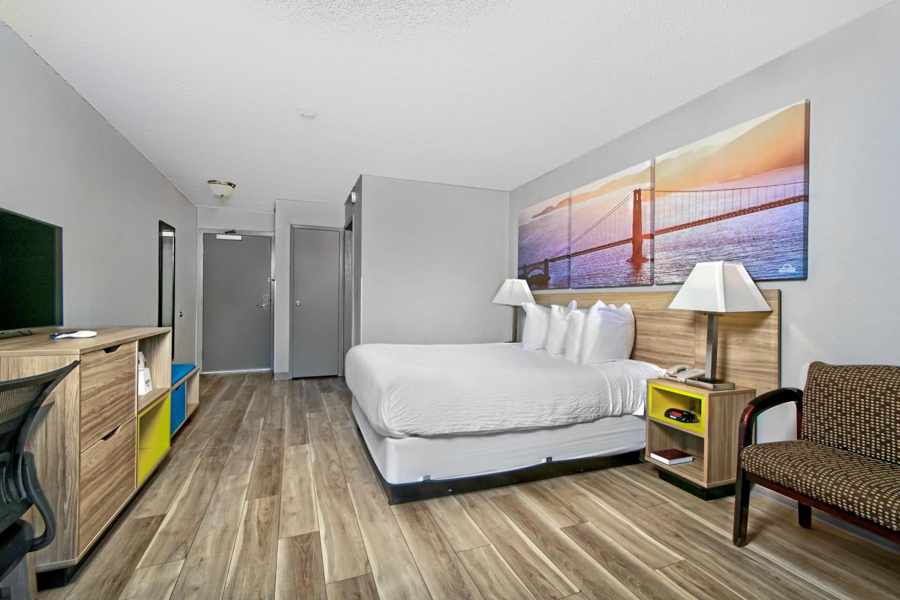 Bed in Days Inn by Wyndham Novato/San Francisco
