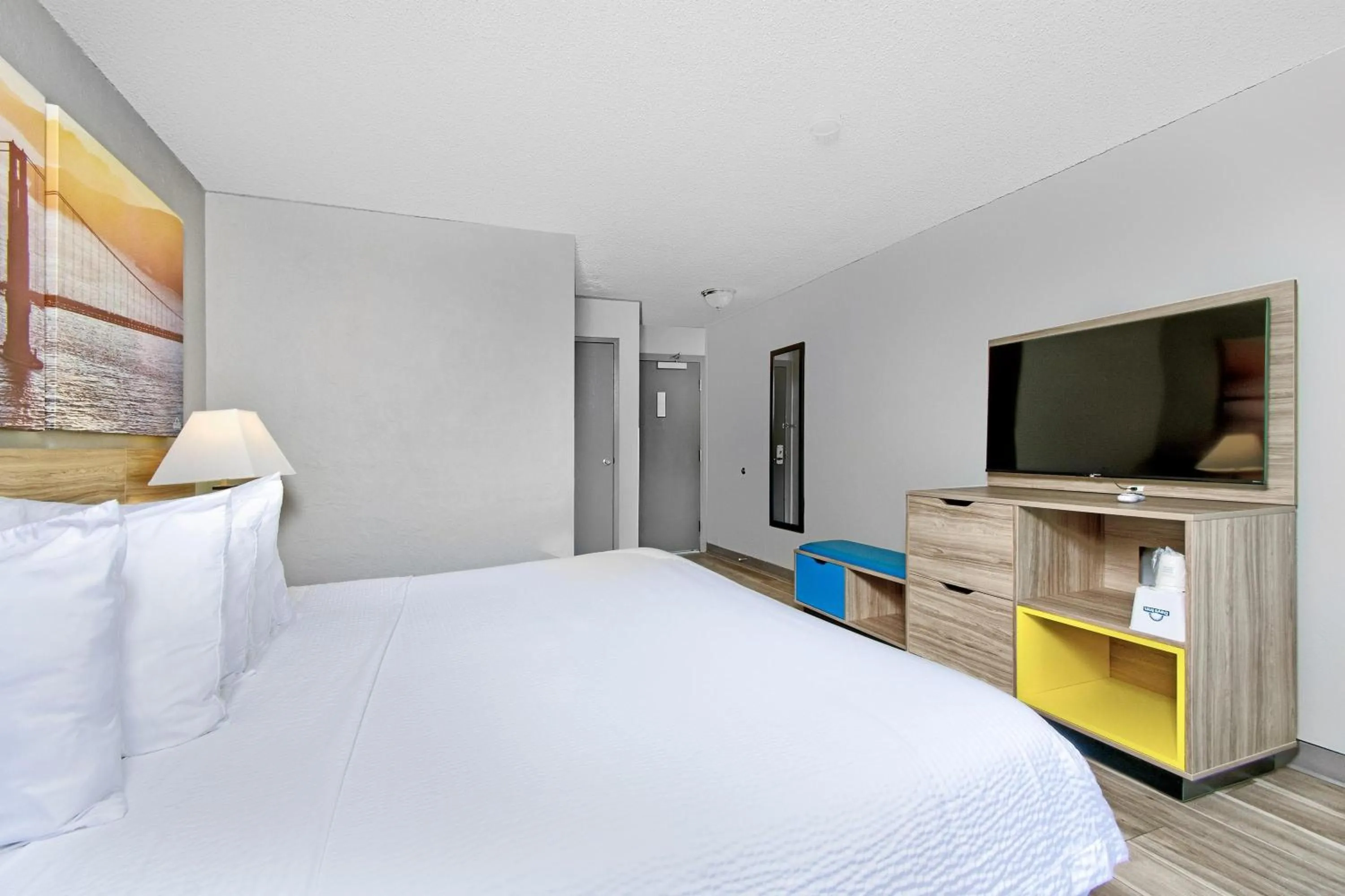 Photo of the whole room, Bed in Days Inn by Wyndham Novato/San Francisco