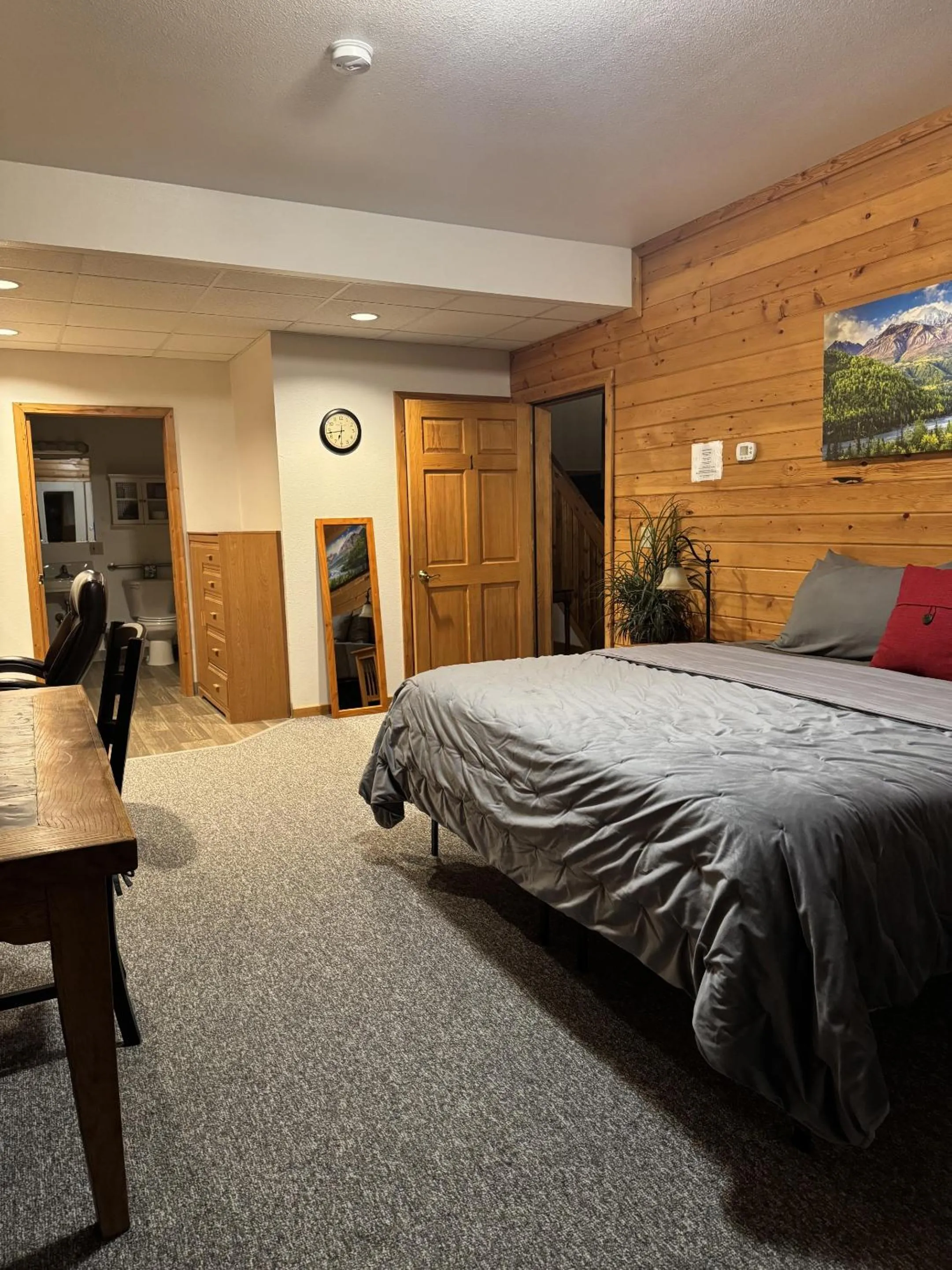 Bedroom, Bed in Susitna River Lodging, Suites