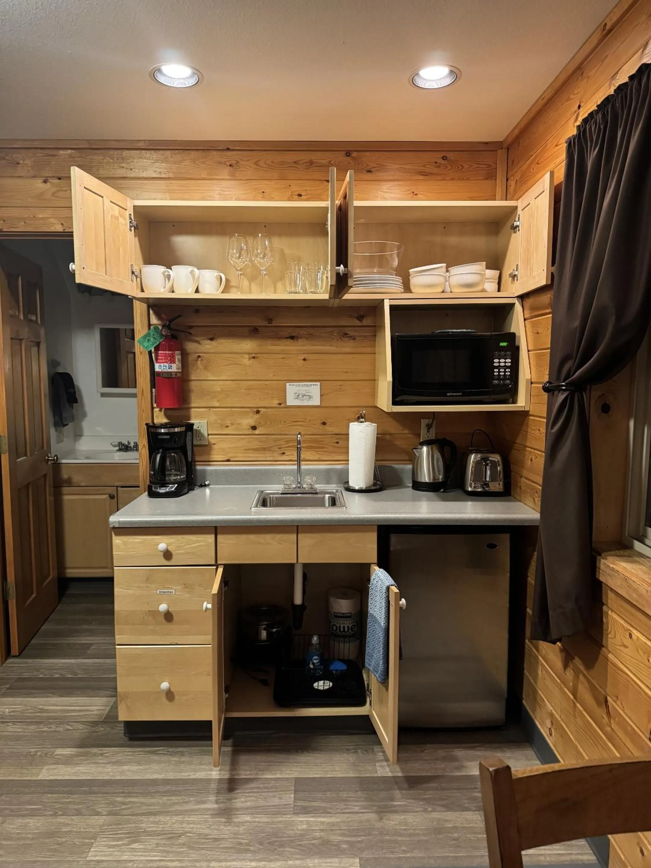 Kitchen or kitchenette in Susitna River Lodging, Suites