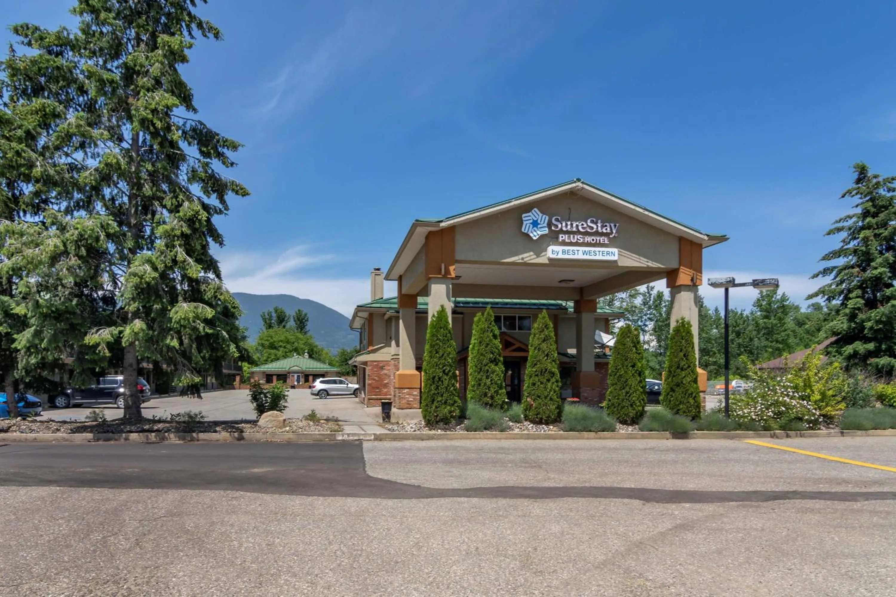 Property building in SureStay Plus Hotel by Best Western Salmon Arm