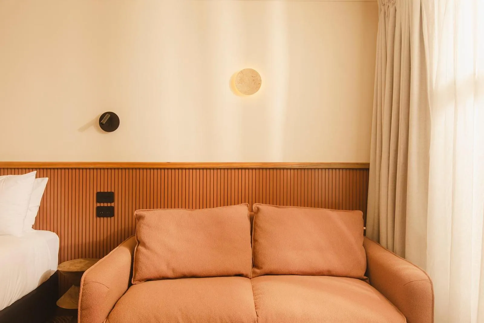 Seating area, Bed in The Alluna Motel, an Ascend Collection Hotel