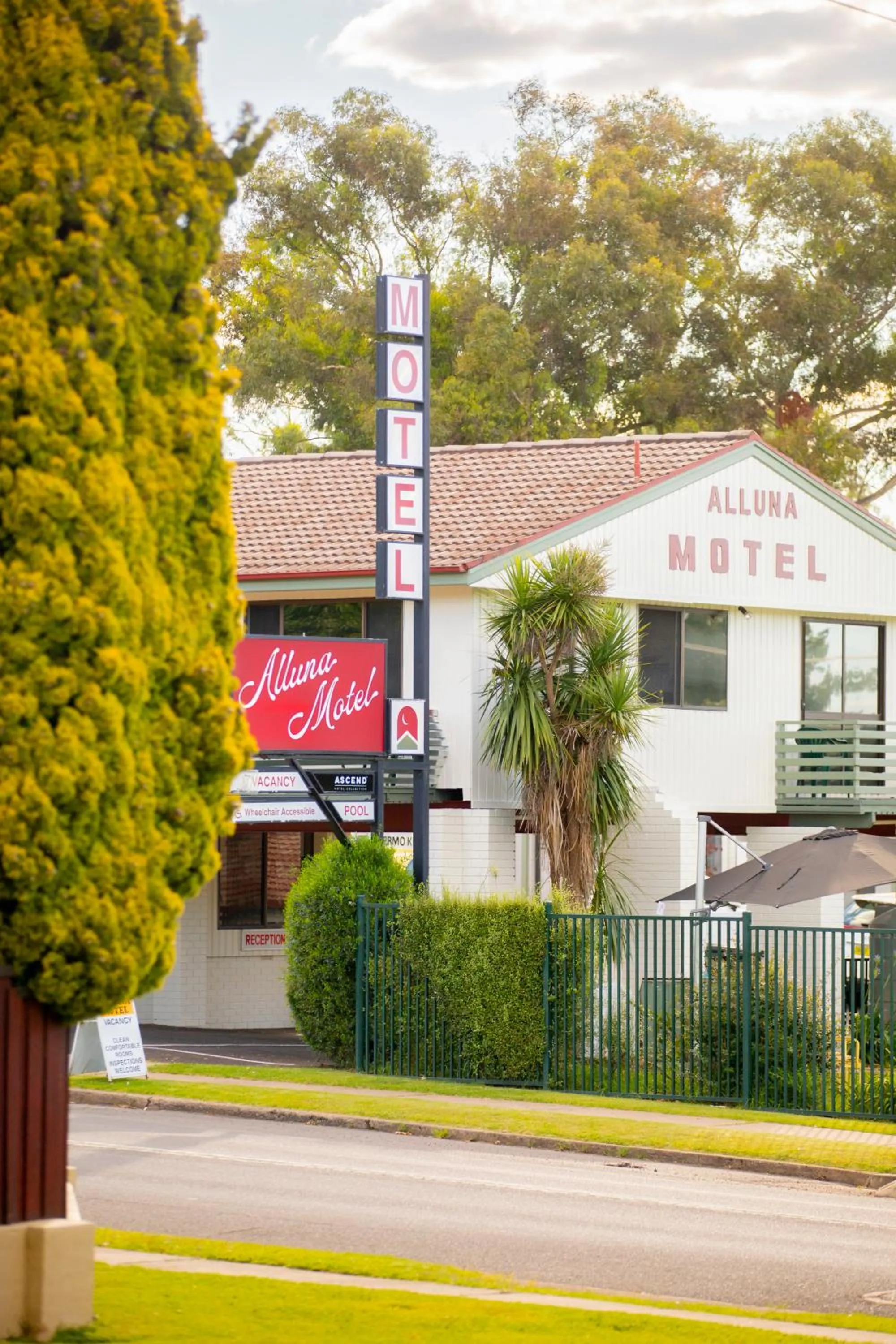 Property building in The Alluna Motel, an Ascend Collection Hotel