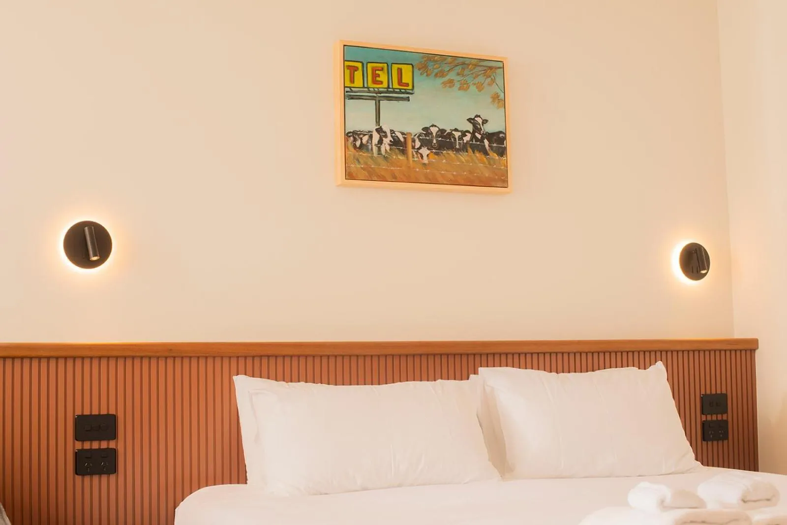 Bed in The Alluna Motel, an Ascend Collection Hotel