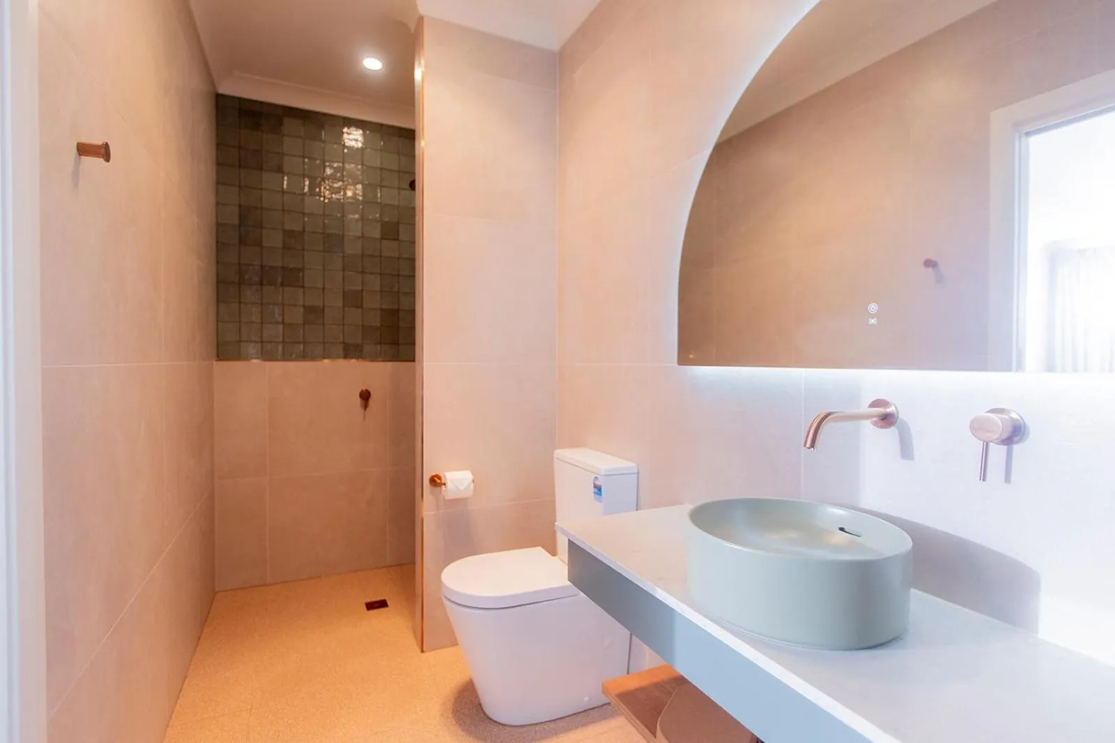 Toilet in The Alluna Motel, an Ascend Collection Hotel