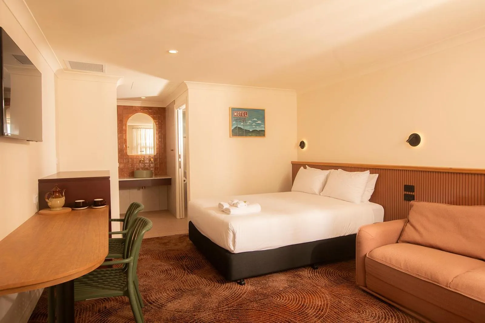 Photo of the whole room, Bed in The Alluna Motel, an Ascend Collection Hotel