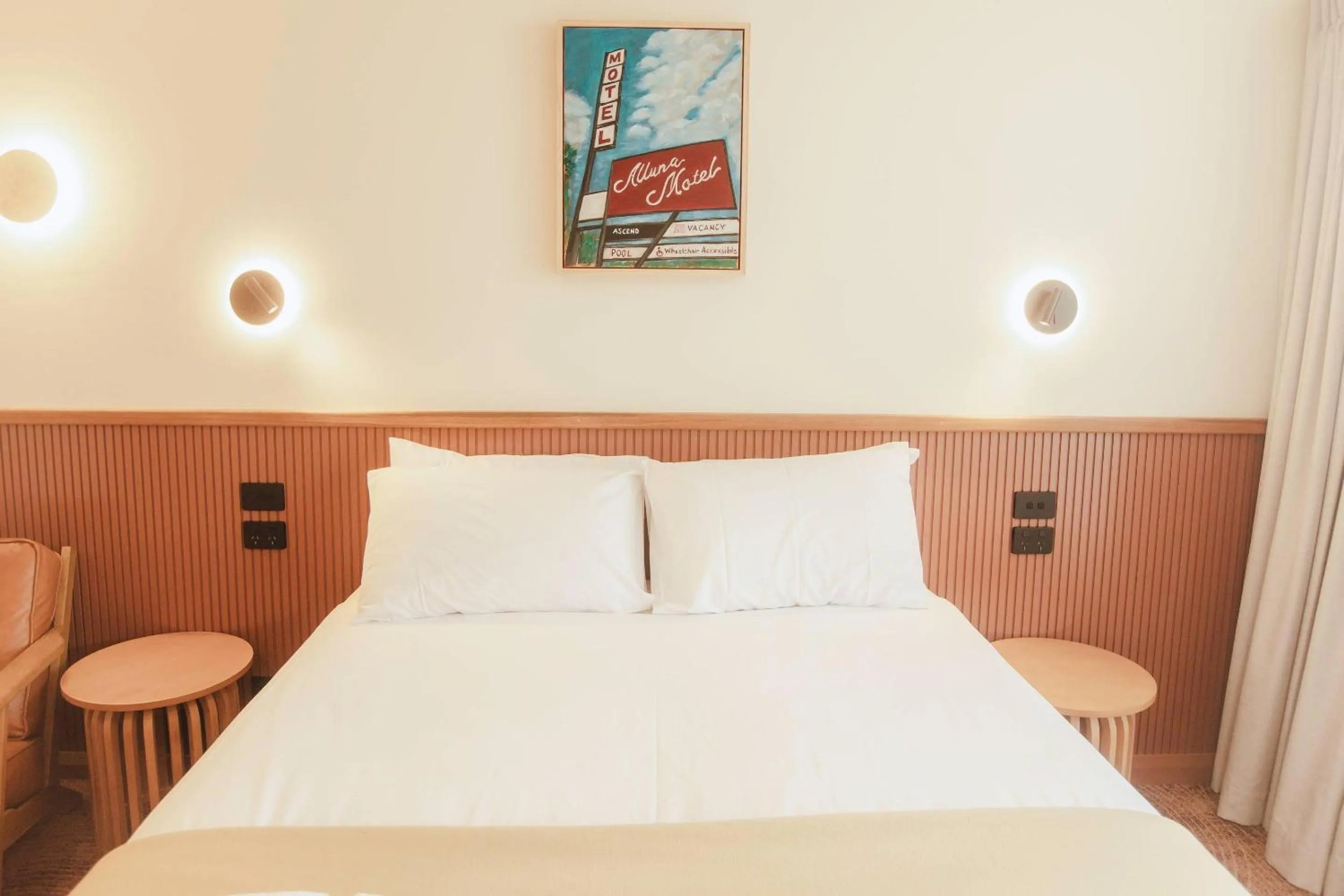 Bedroom, Bed in The Alluna Motel, an Ascend Collection Hotel