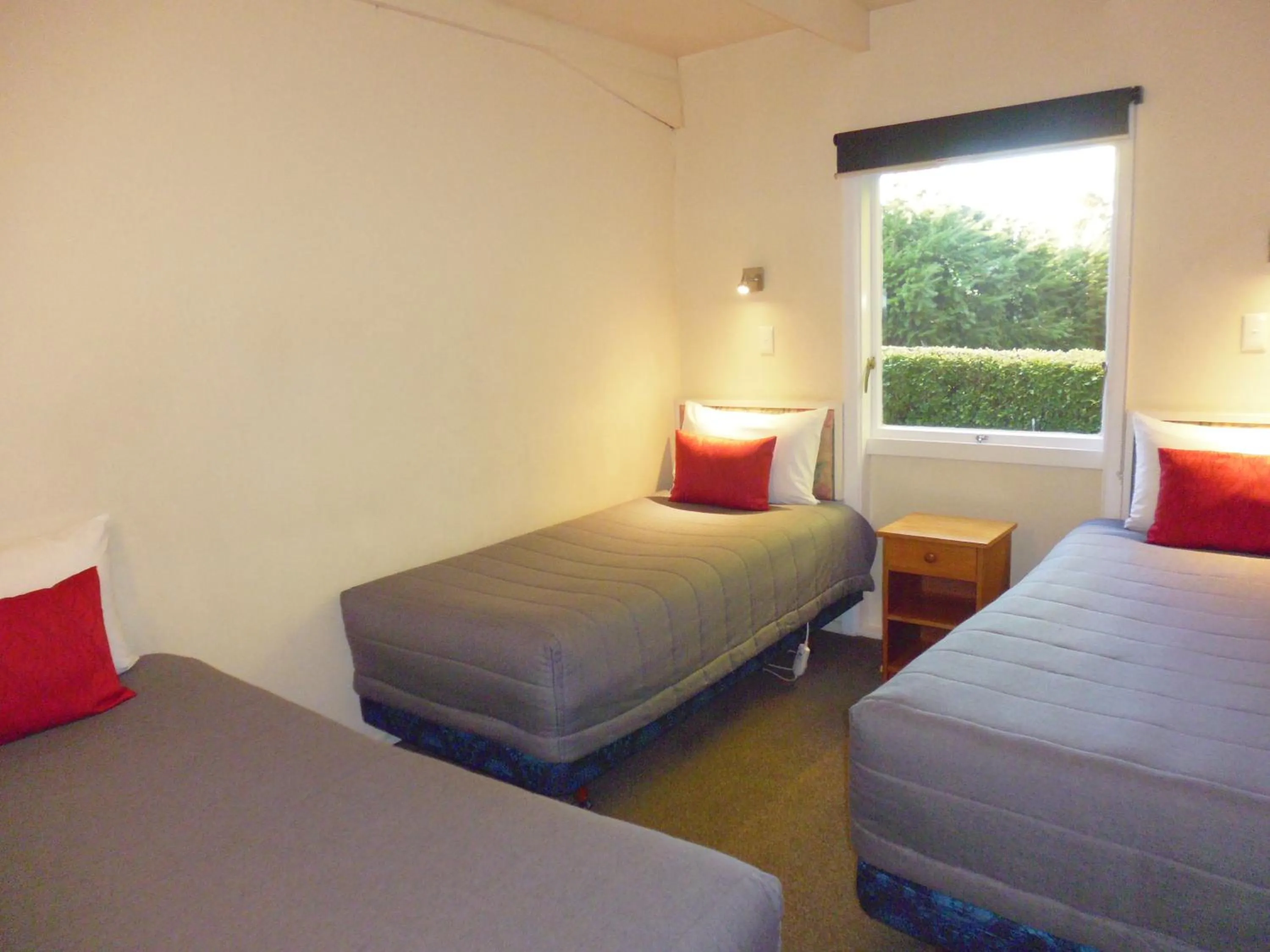 Bedroom, Bed in Spa Lodge Motel