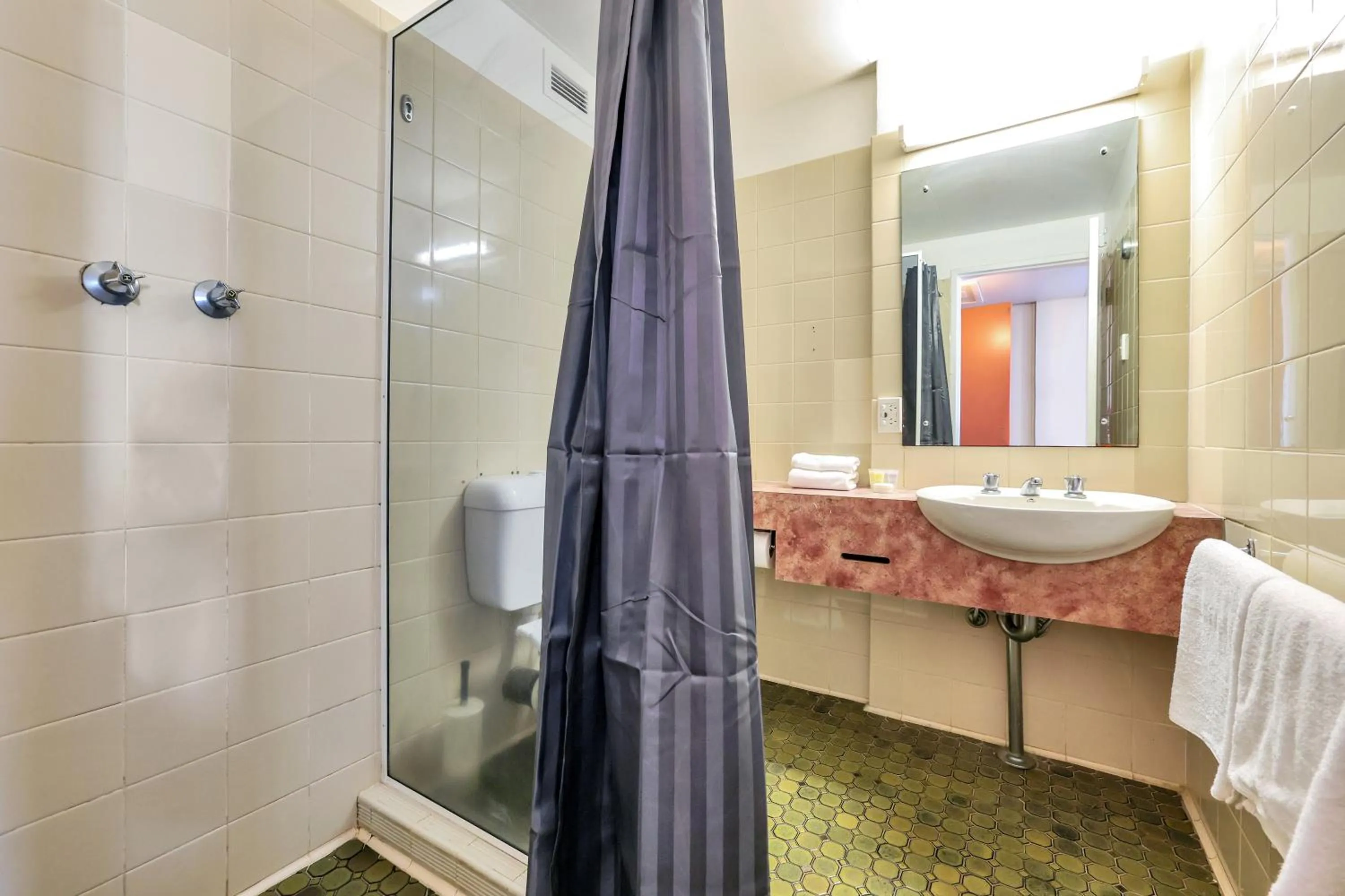 Darwin Poinciana Inn