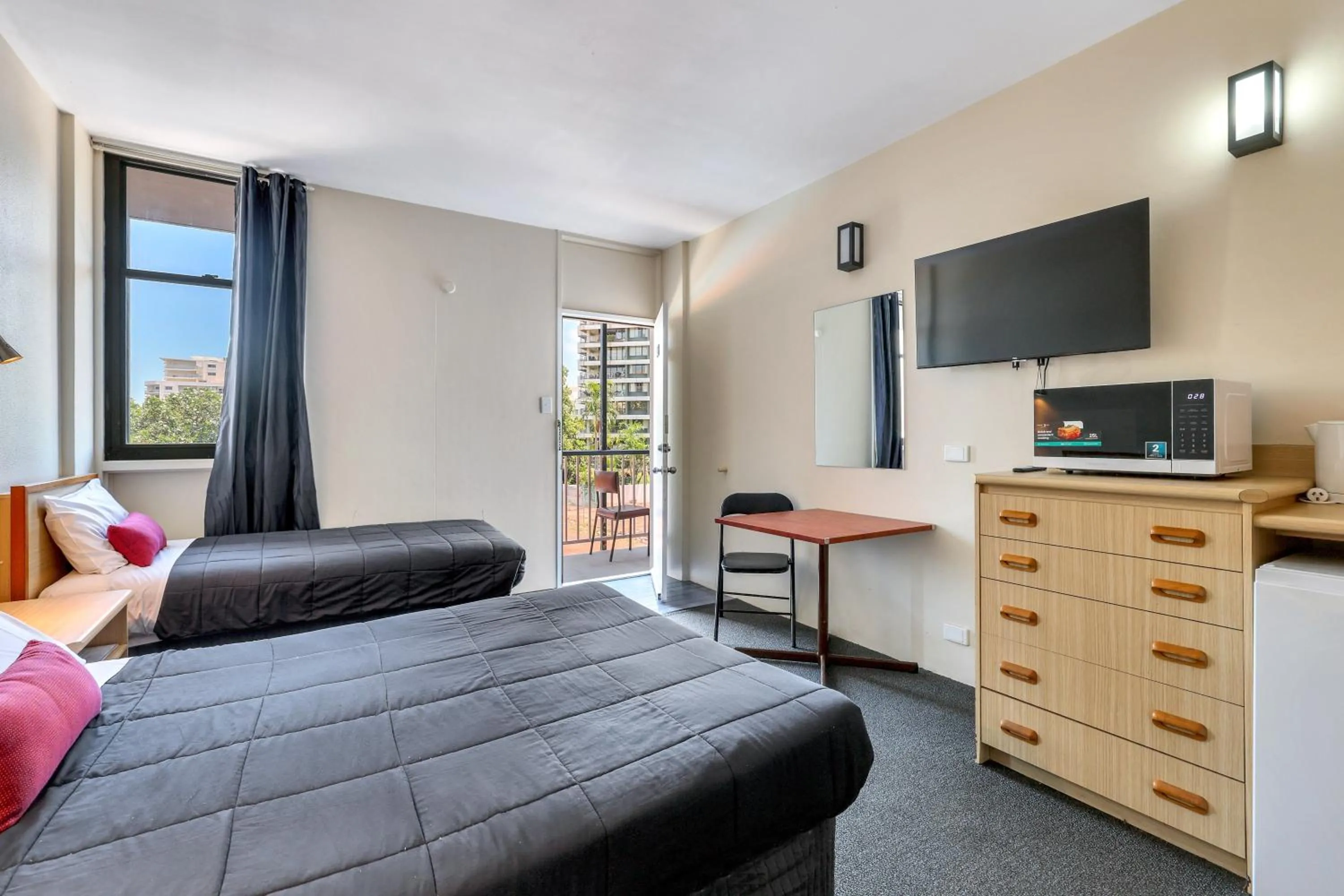 Darwin Poinciana Inn