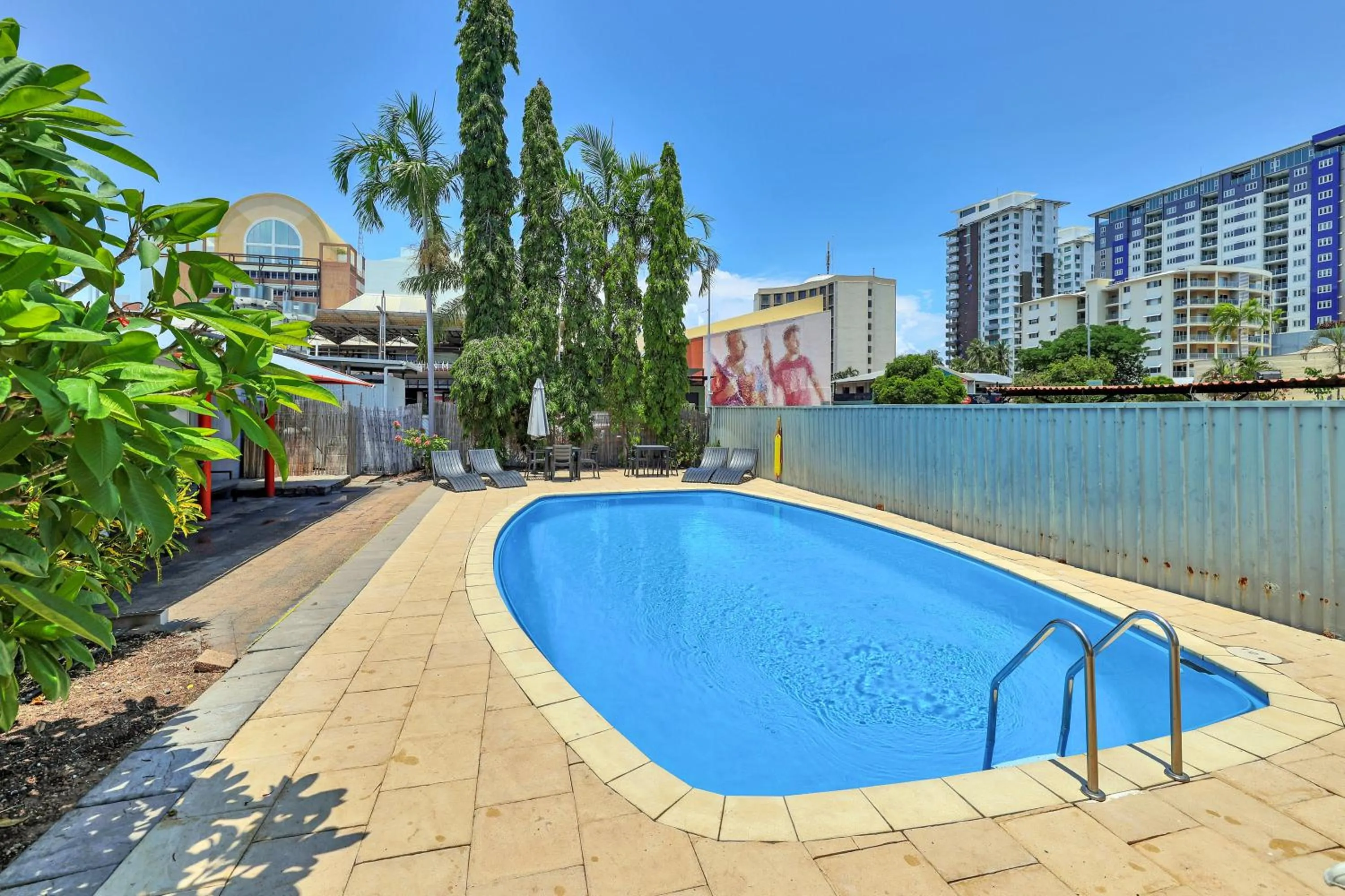 Darwin Poinciana Inn