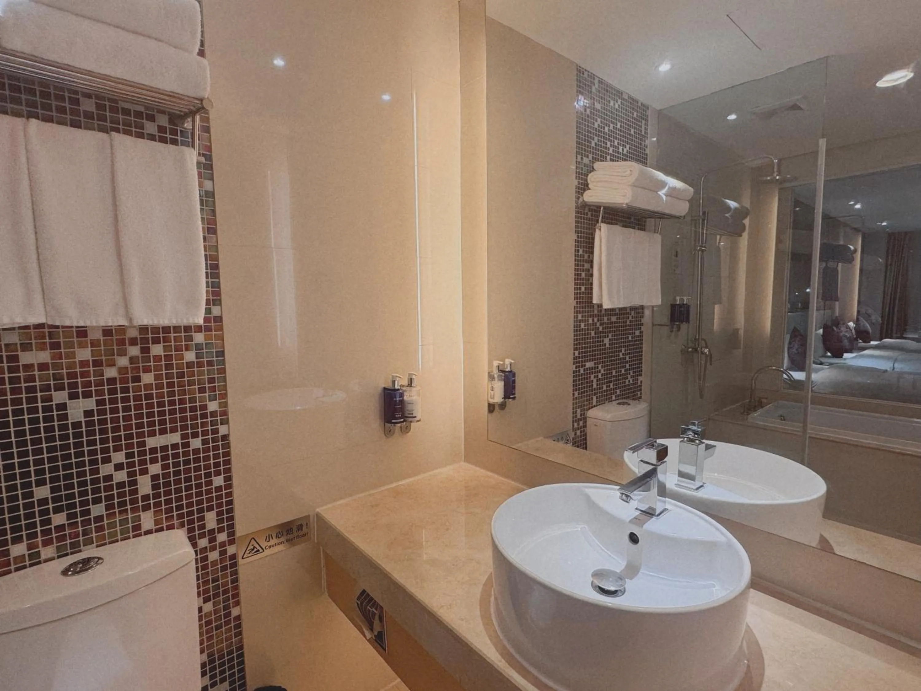 Toilet in Dorsett Wuhan