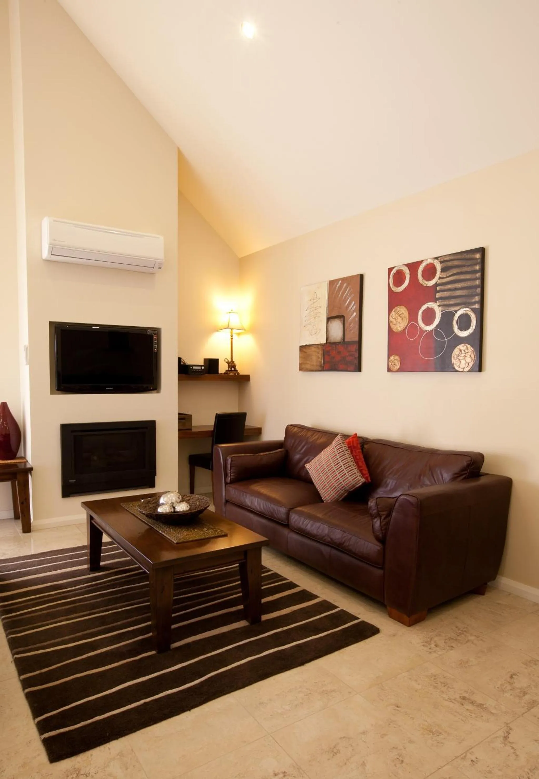 Lounge or bar in Wild Cattle Creek Estate