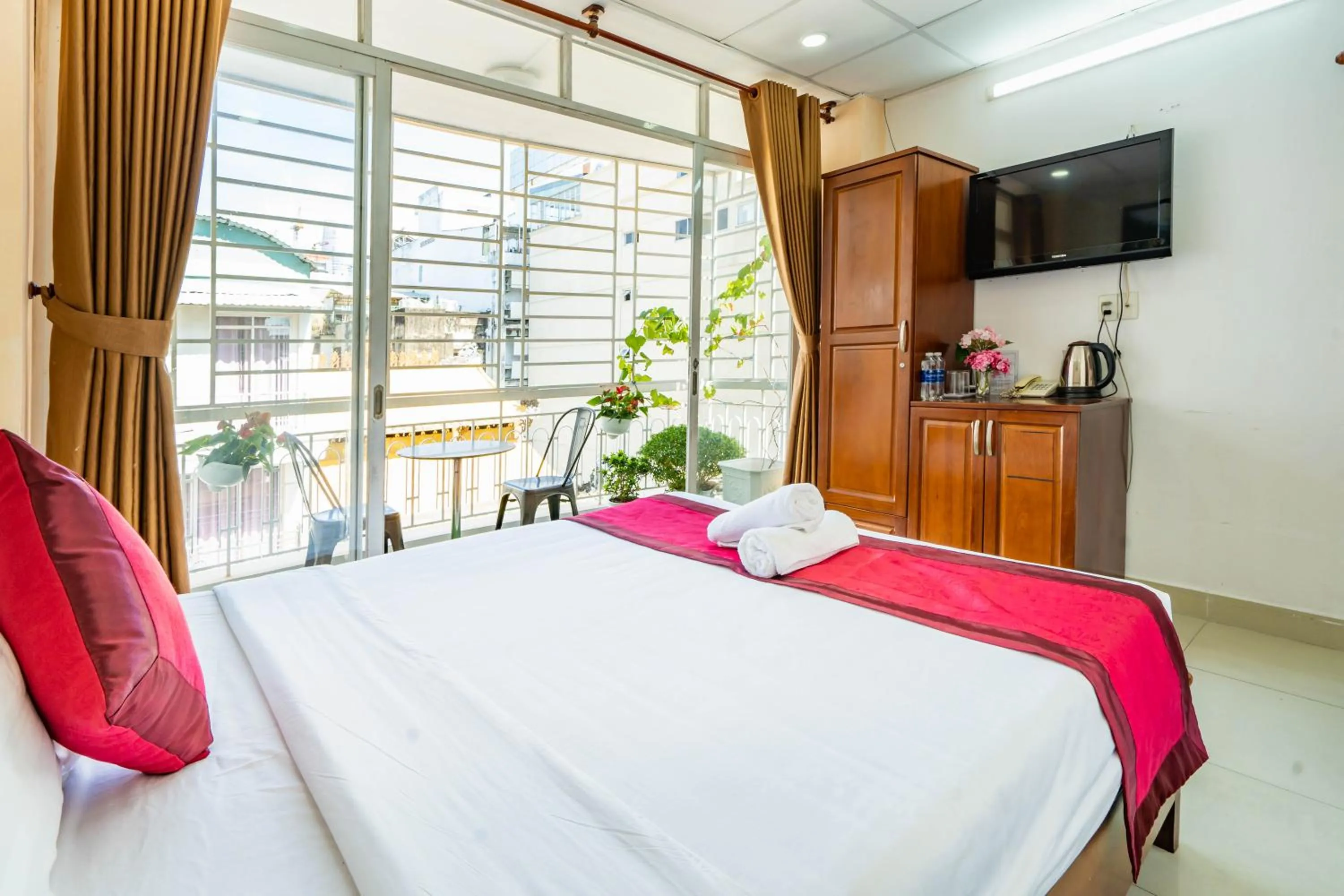 View (from property/room) in New York Hotel Pham Ngu Lao