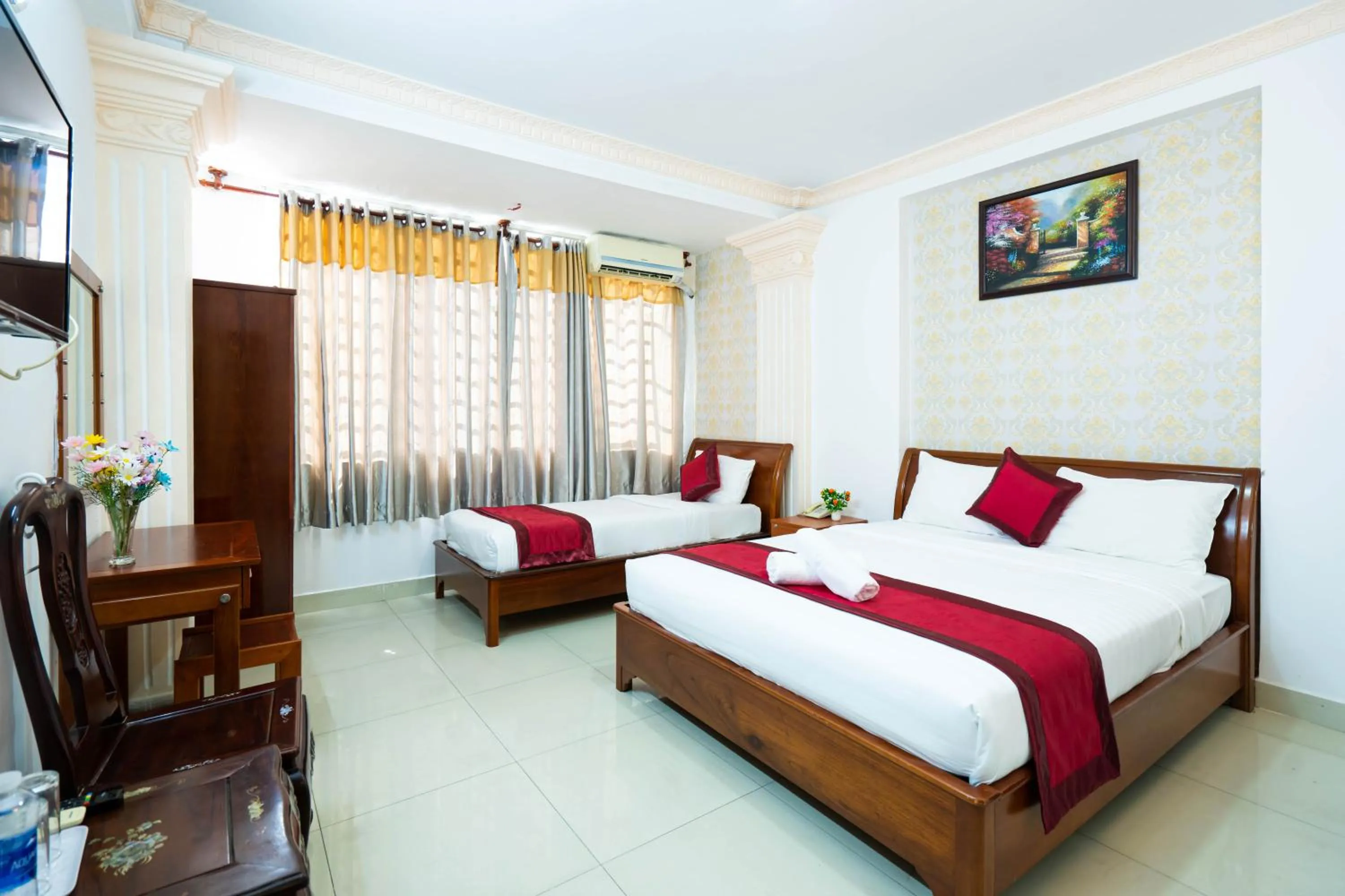 Bed in New York Hotel Pham Ngu Lao