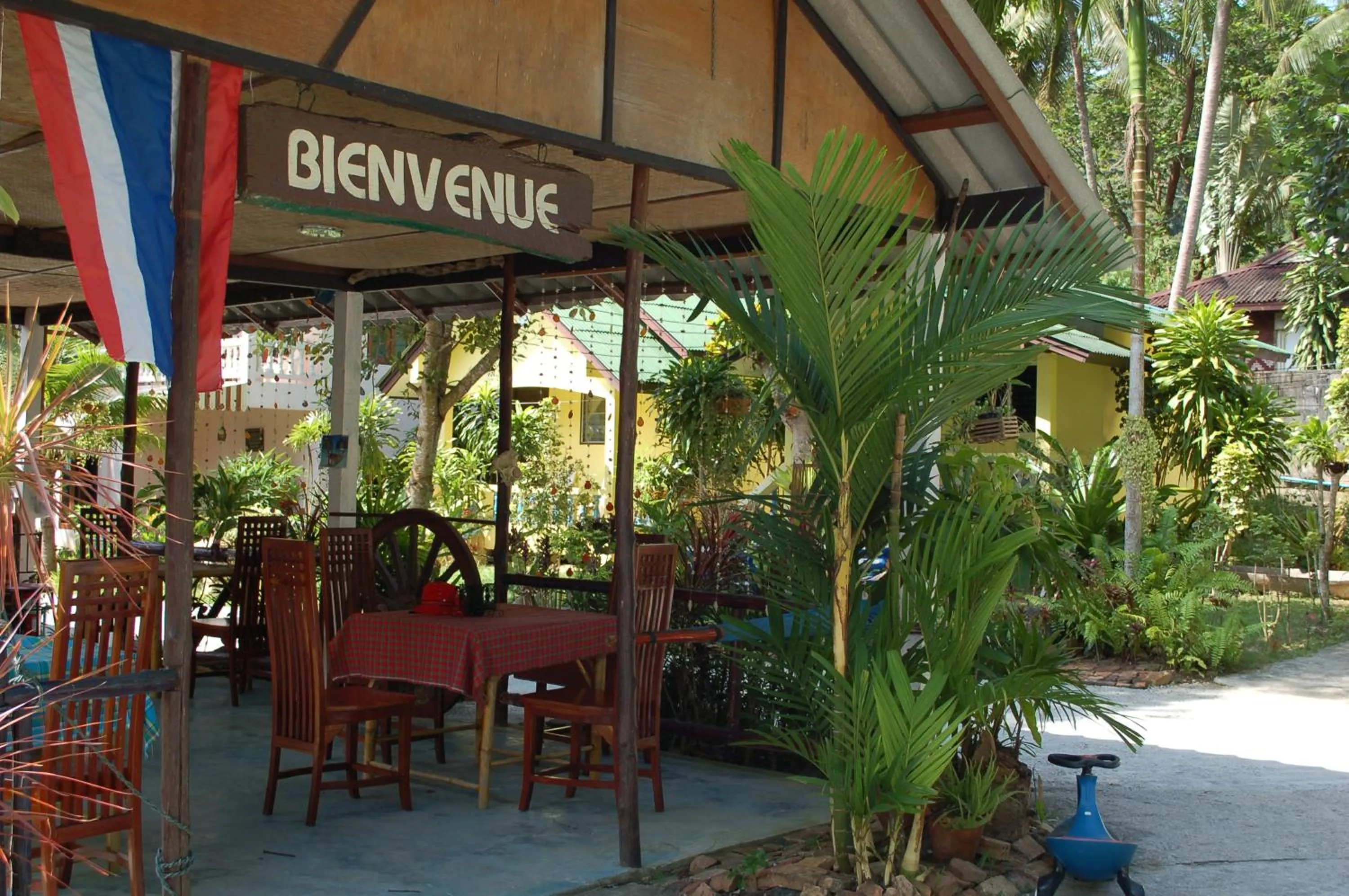 Restaurant/places to eat in Anawin Bungalows