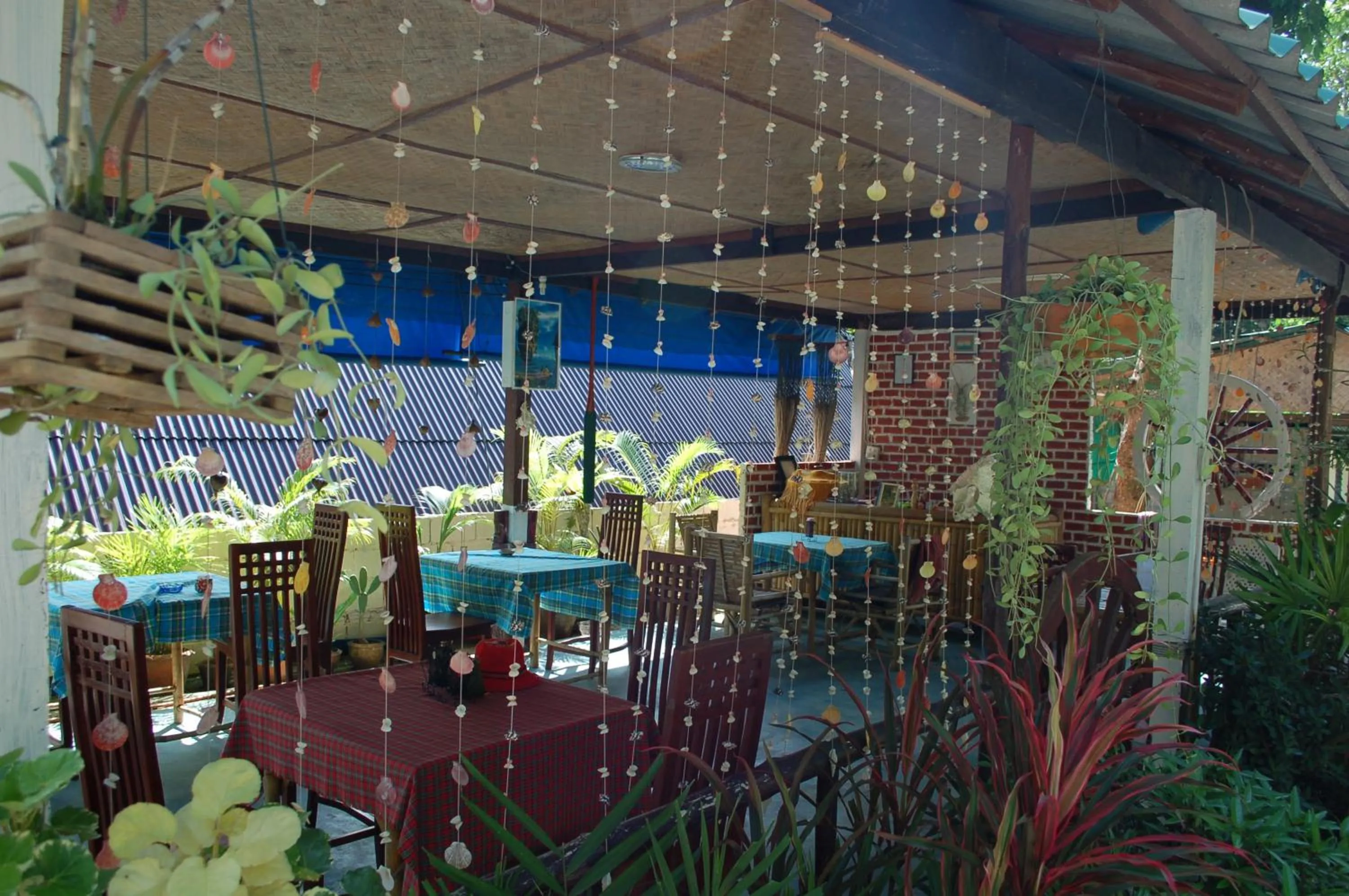 Restaurant/places to eat in Anawin Bungalows