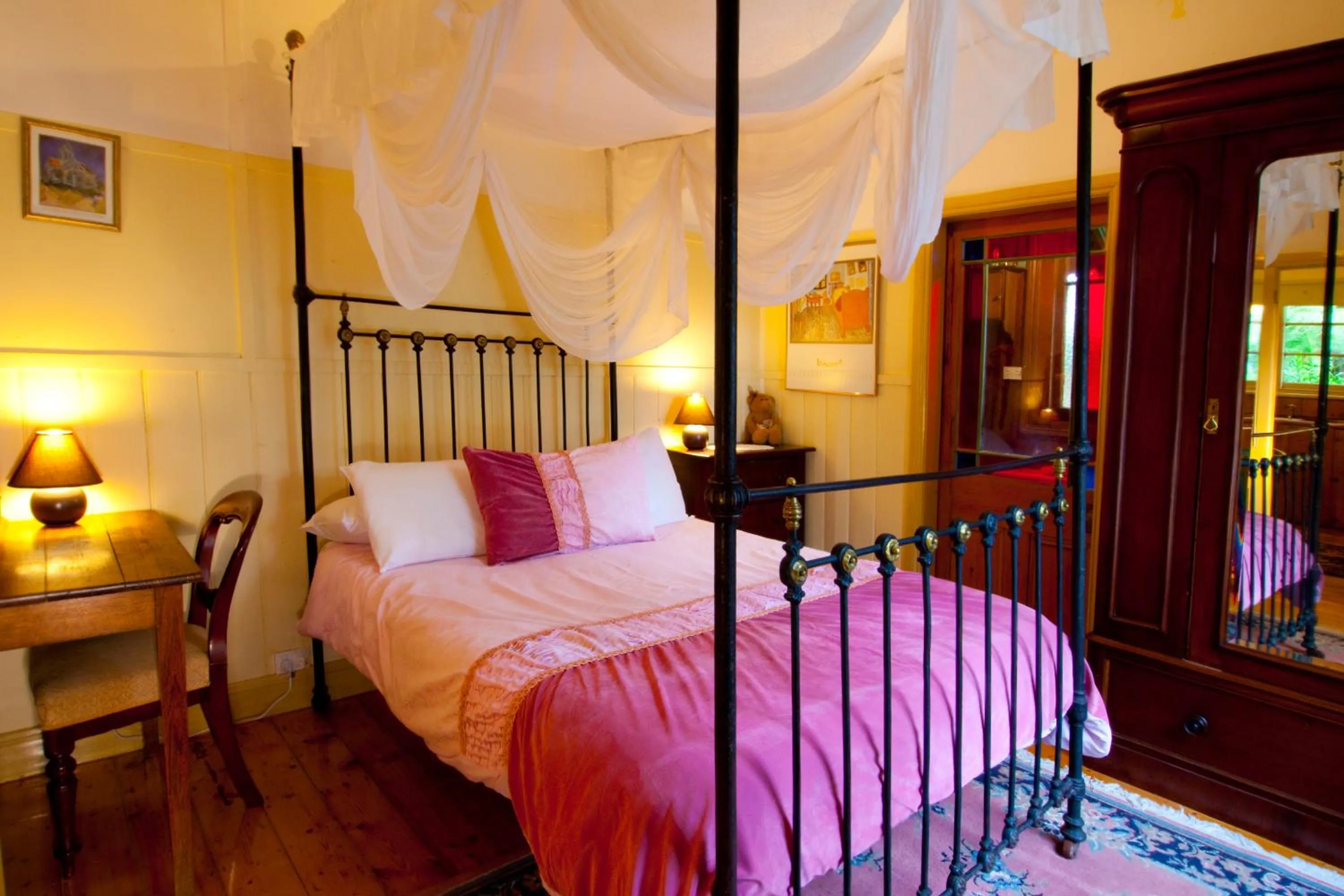 Bedroom, Bed in Como Cottage Accommodation