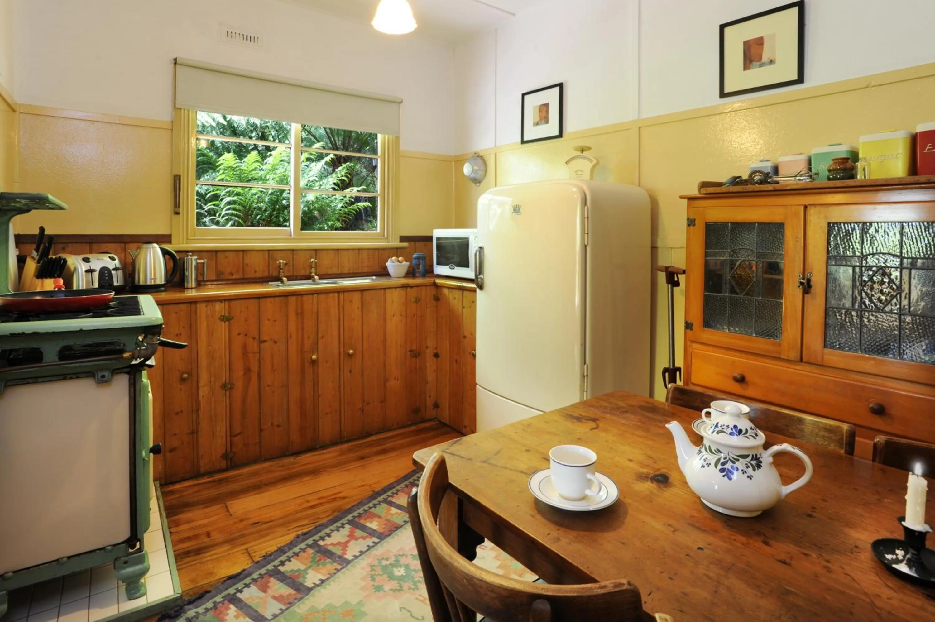 Kitchen or kitchenette in Como Cottage Accommodation