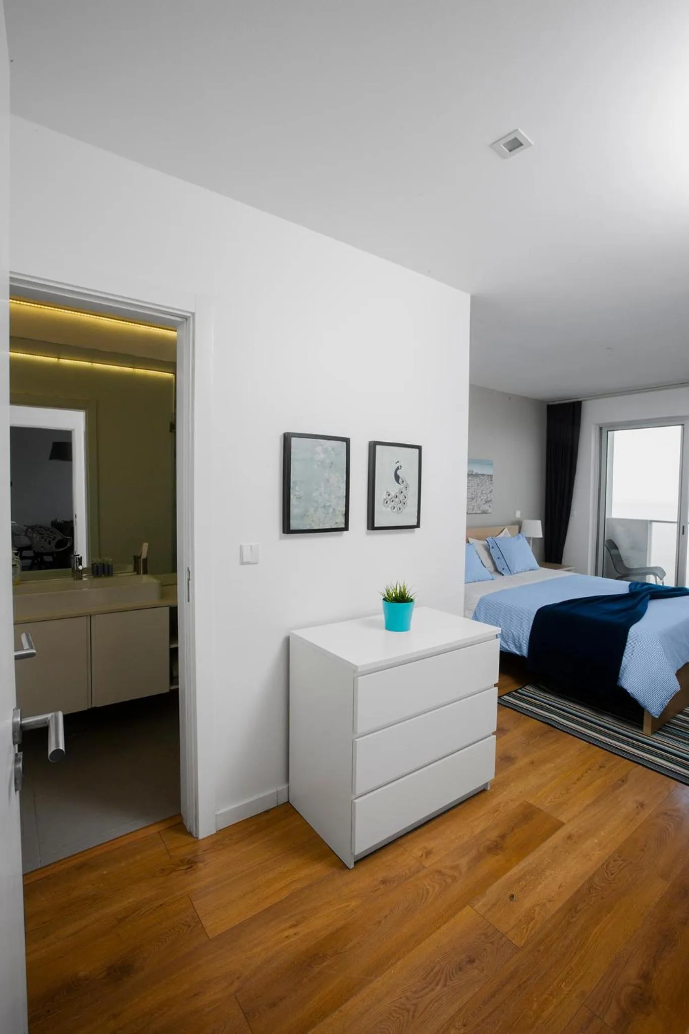 Bedroom, Bed in Xenon Urban Apartments