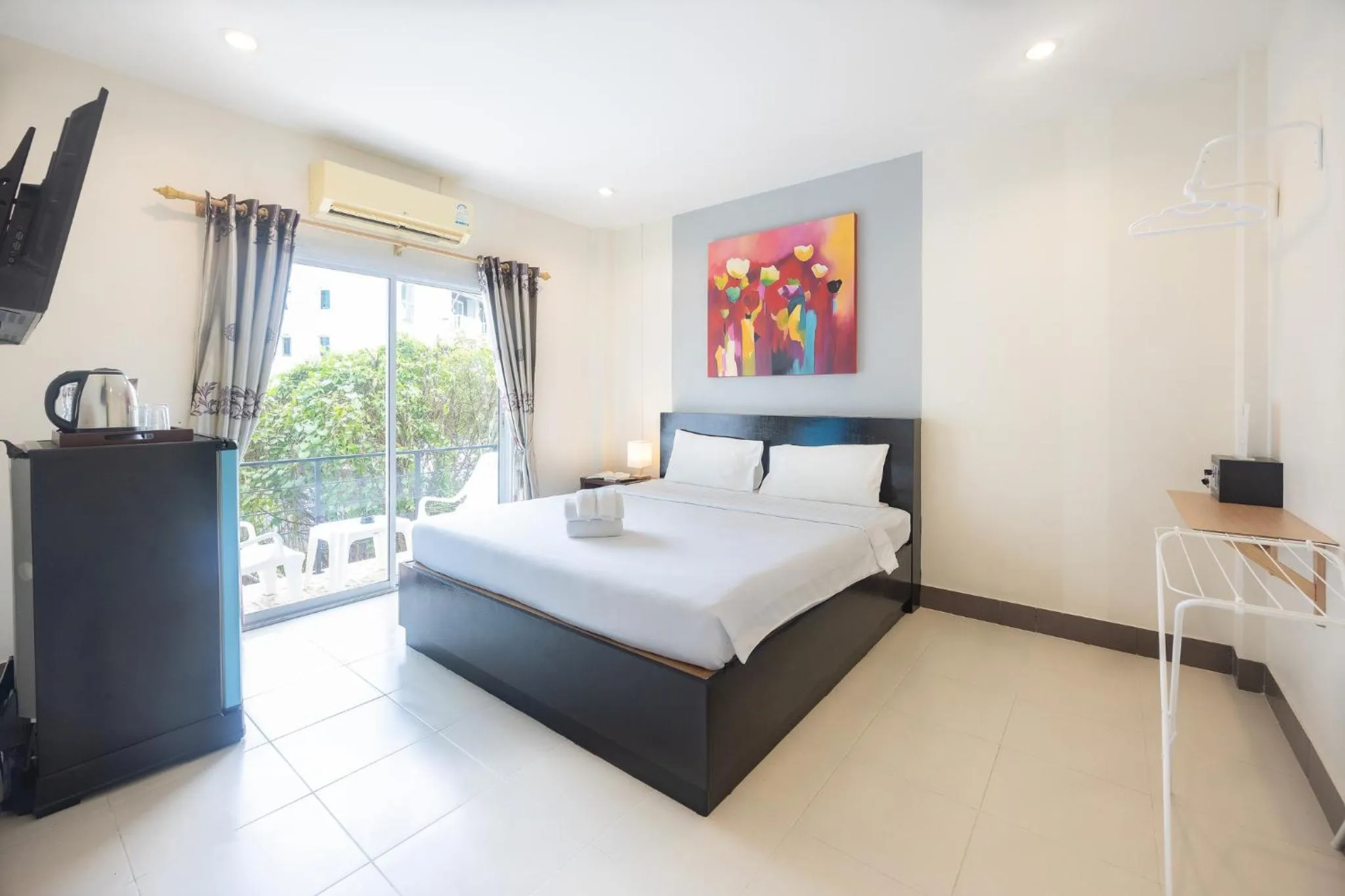 Bedroom, Bed in Baan Yuyen Karon Guesthouse