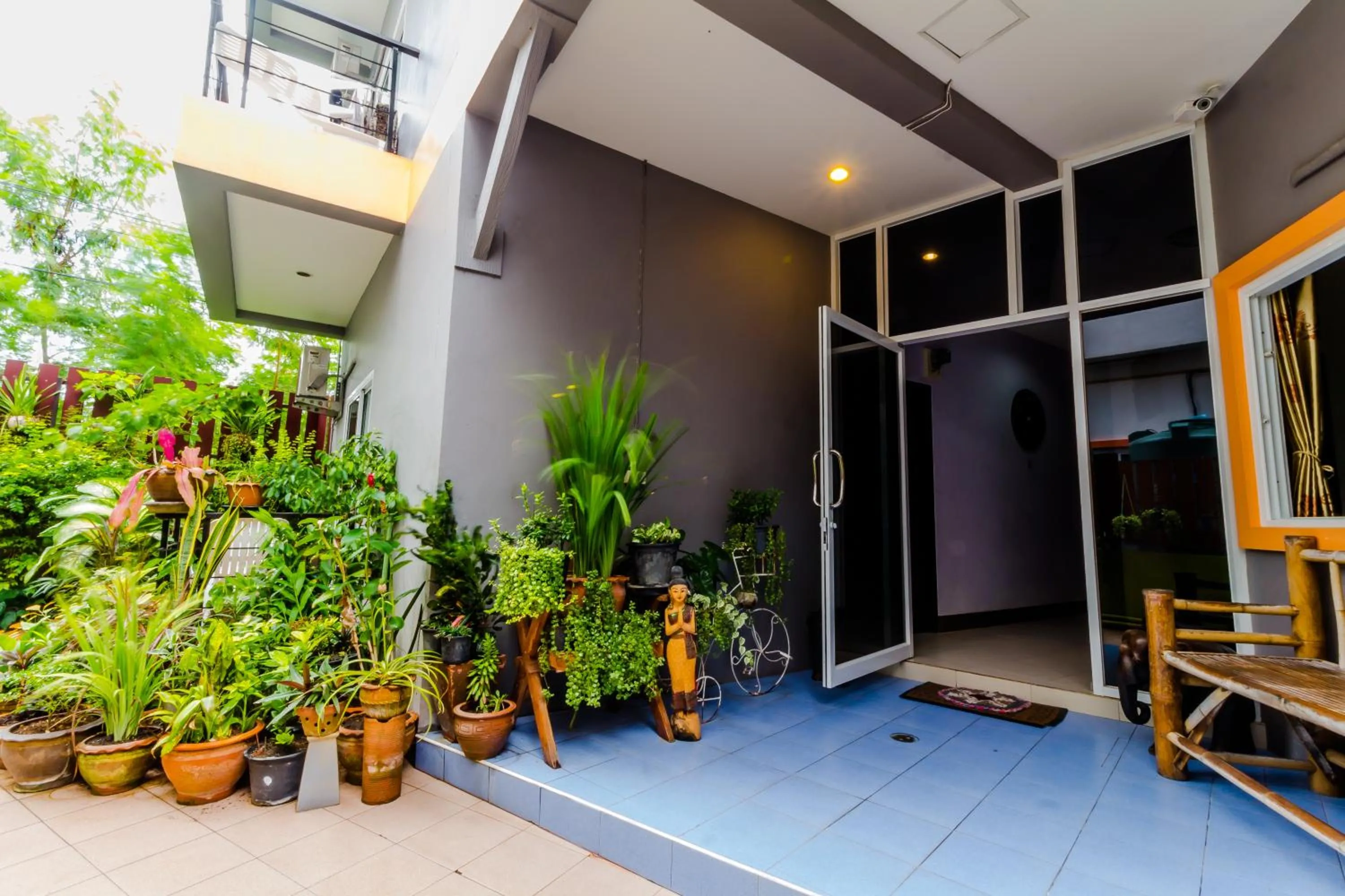 Facade/entrance in Baan Yuyen Karon Guesthouse