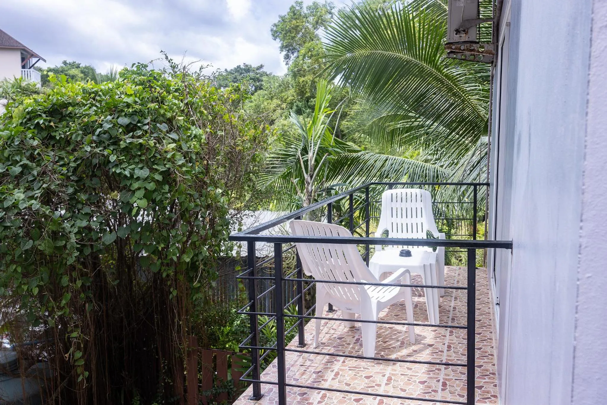 Balcony/Terrace in Baan Yuyen Karon Guesthouse