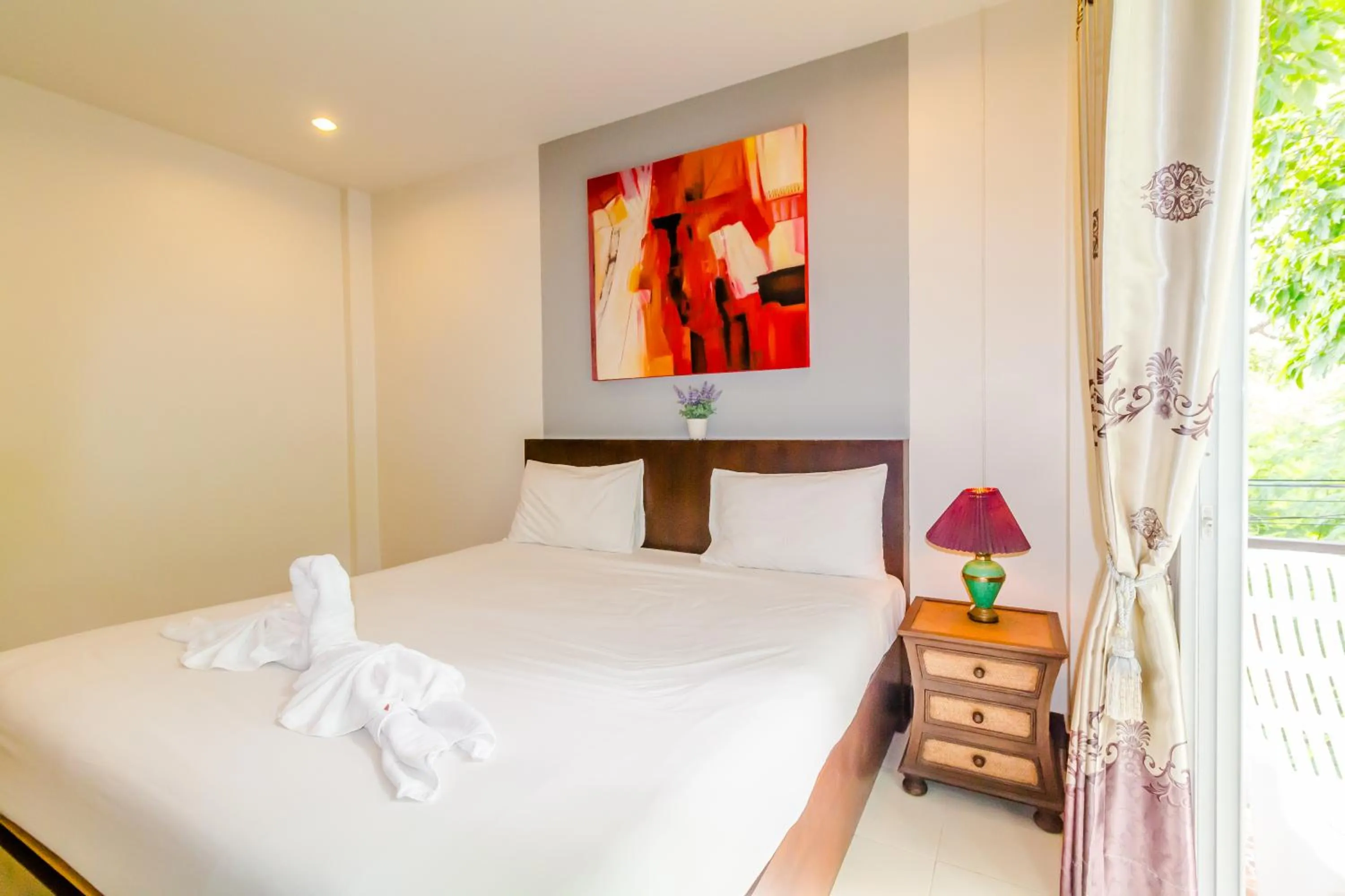 Photo of the whole room, Bed in Baan Yuyen Karon Guesthouse