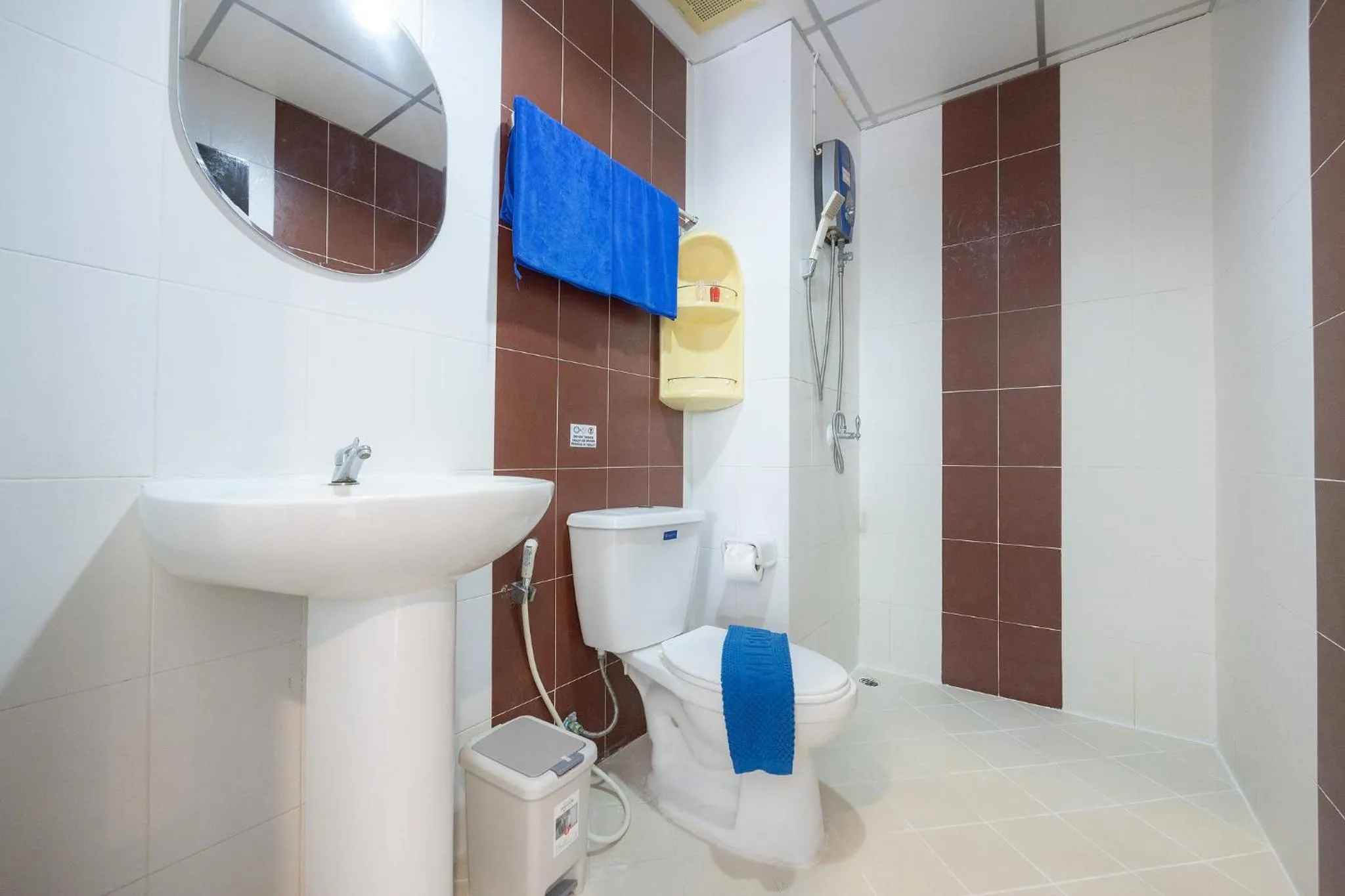 Bathroom in Baan Yuyen Karon Guesthouse
