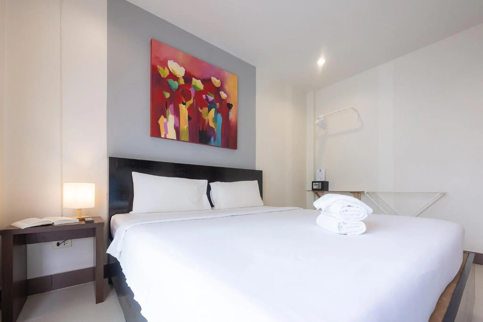 Bedroom, Bed in Baan Yuyen Karon Guesthouse