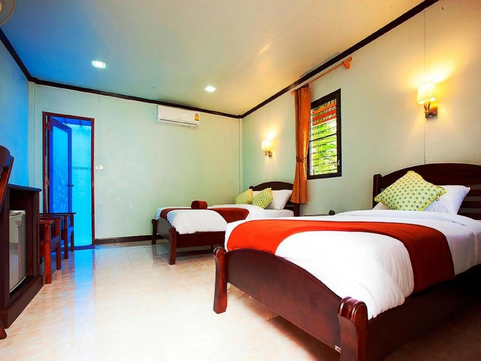 Photo of the whole room, Bed in Lanta Coral Beach Resort