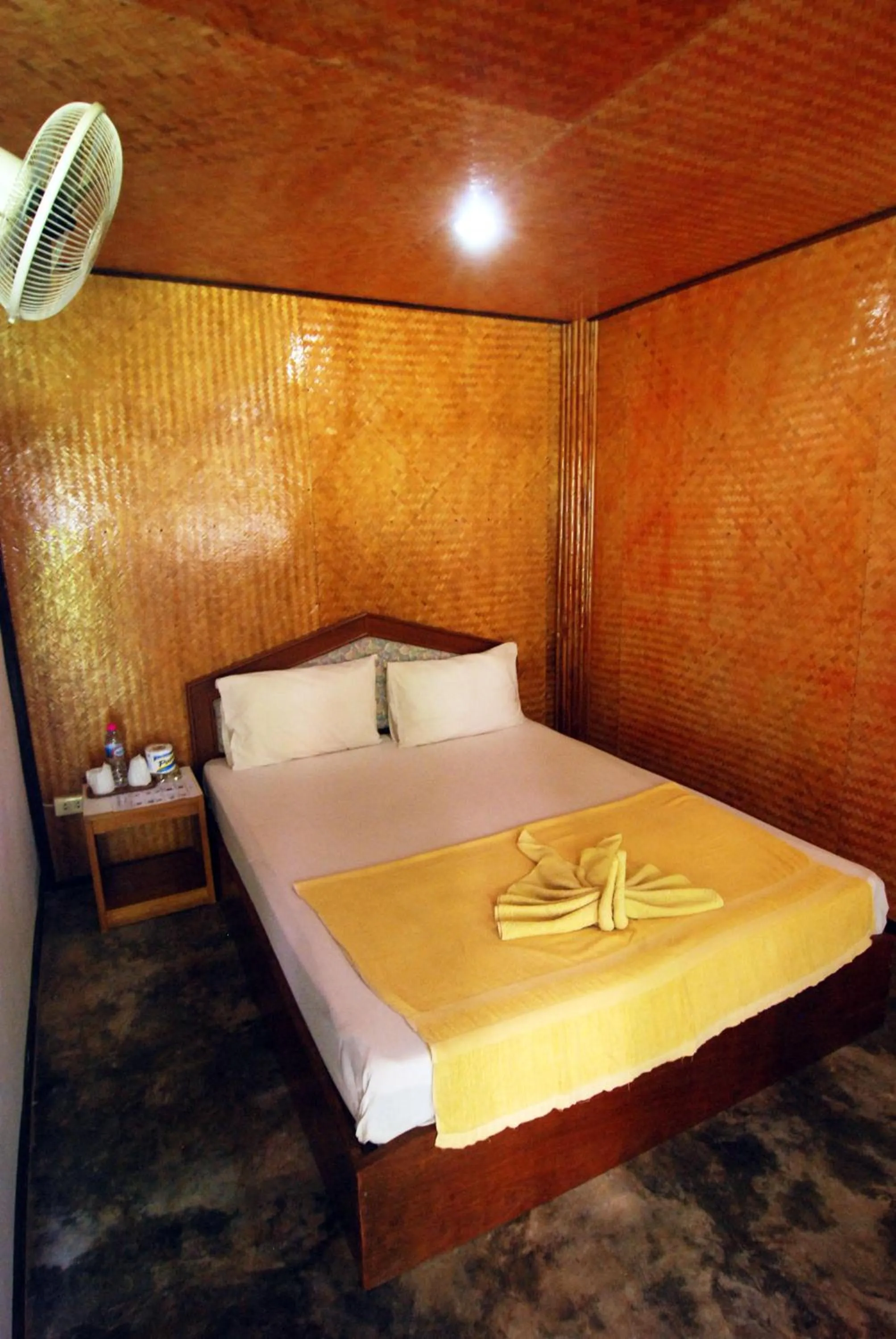 Bed in Lanta Coral Beach Resort