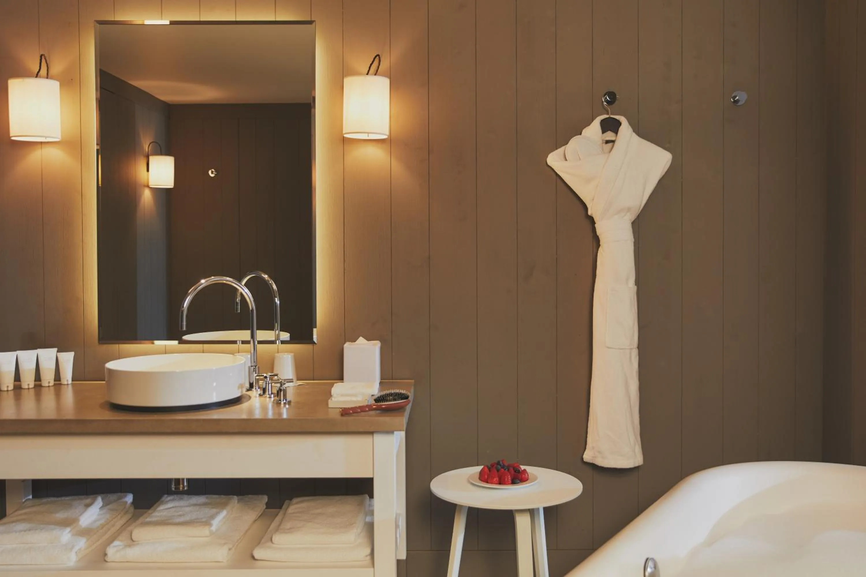 Bathroom, Bed in Hôtel Plage Palace & Spa