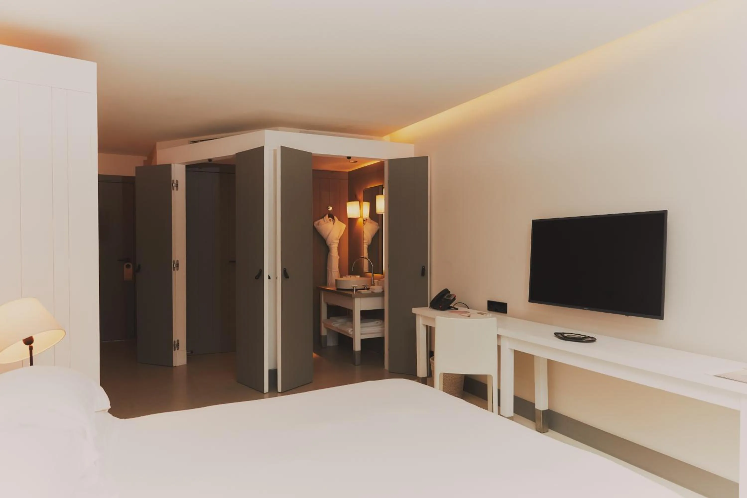 Bed in Hôtel Plage Palace & Spa