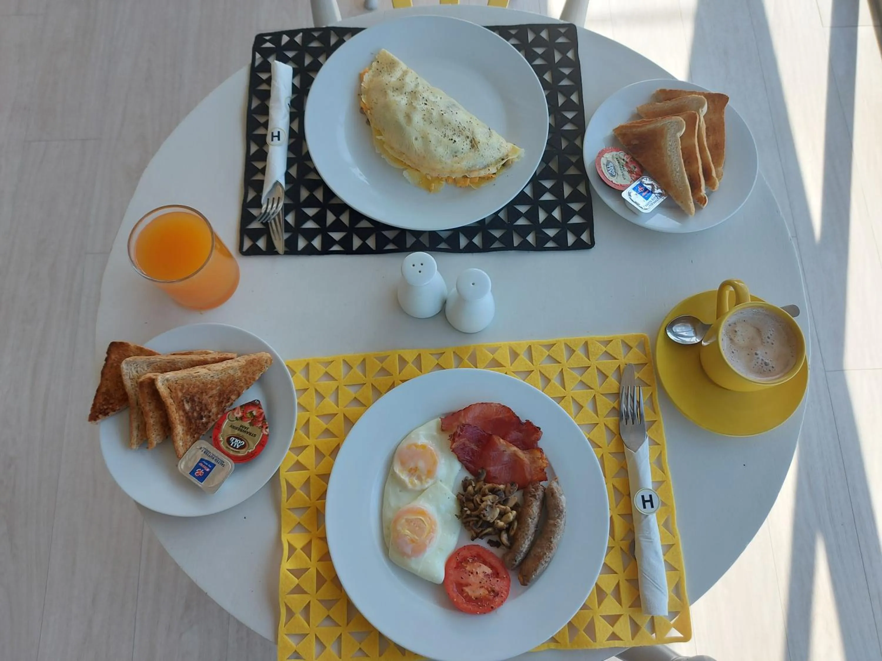 Buffet breakfast in The Hampton Exclusive Guesthouse
