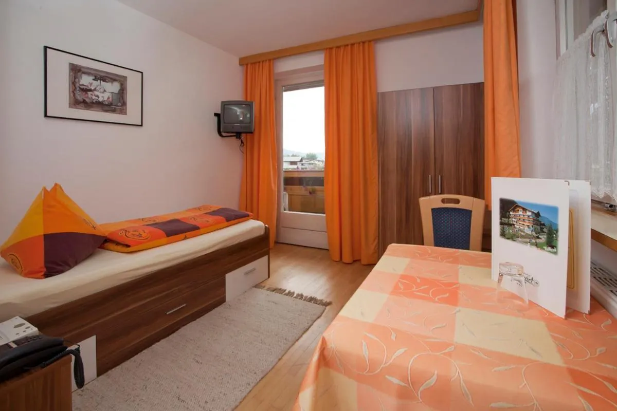 Bedroom, Bed in Hotel Neuwirt