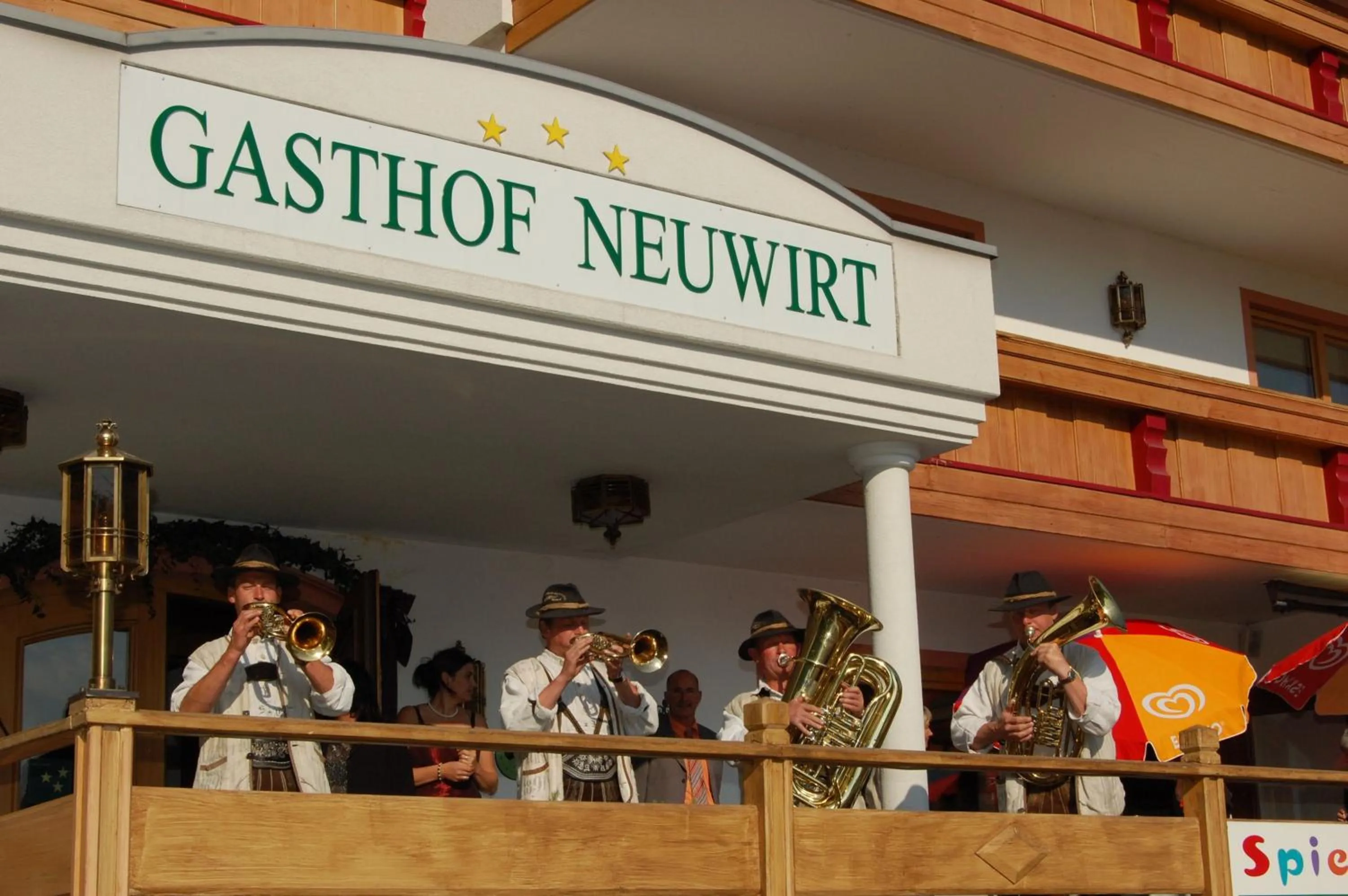 Facade/entrance in Hotel Neuwirt