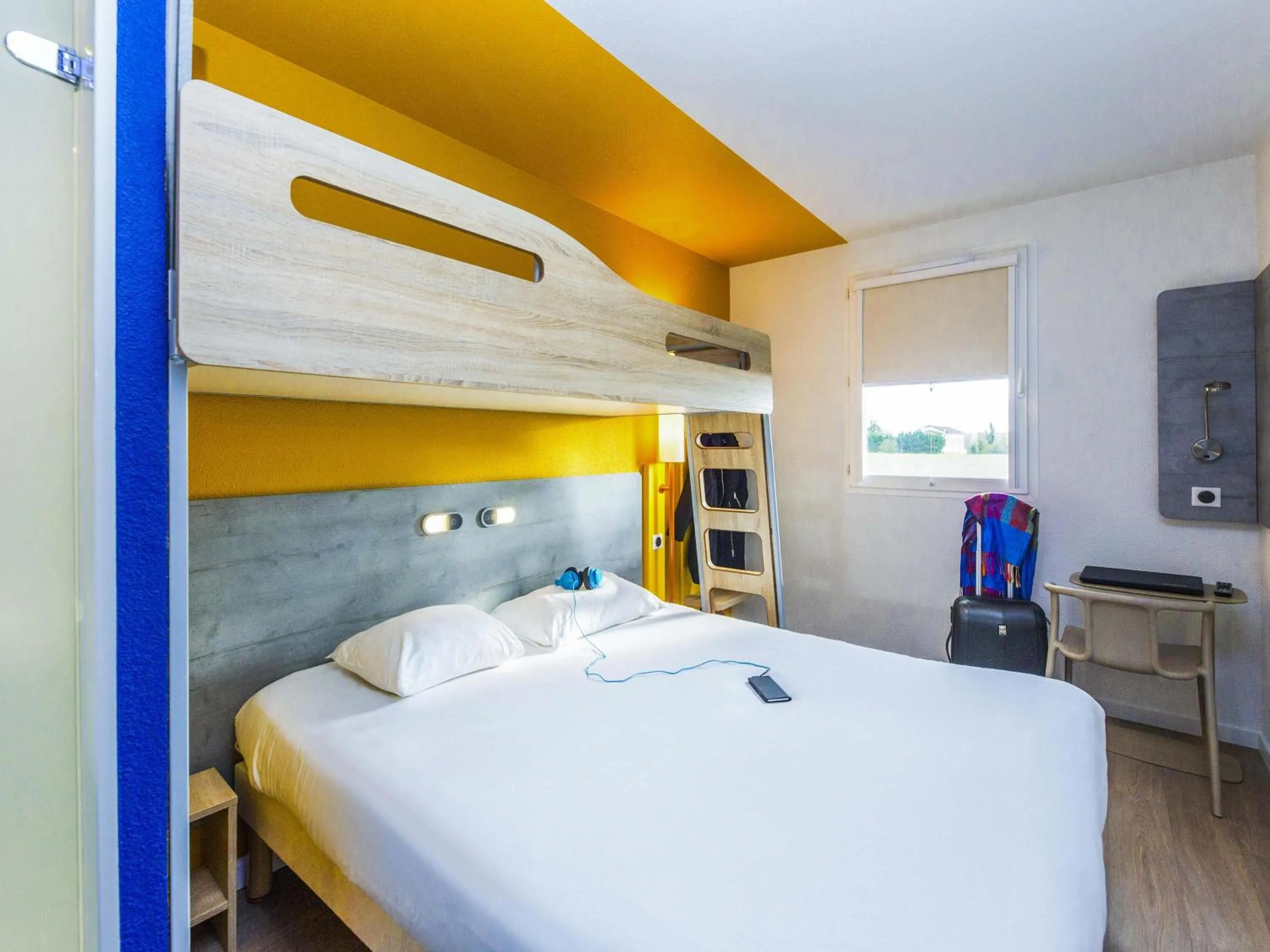 Bedroom, Bed in Ibis Budget Marmande