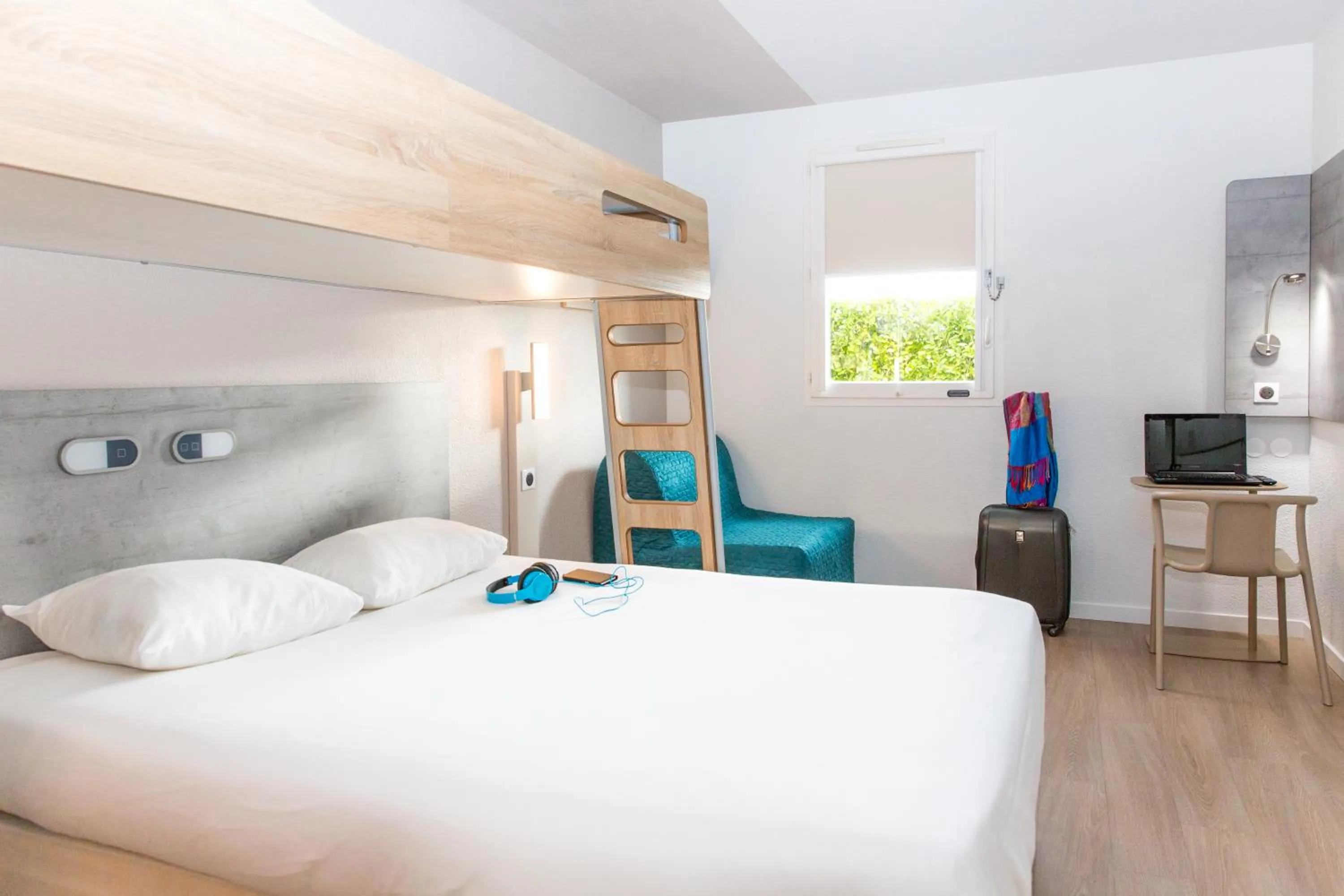 Family, Bed in Ibis Budget Marmande