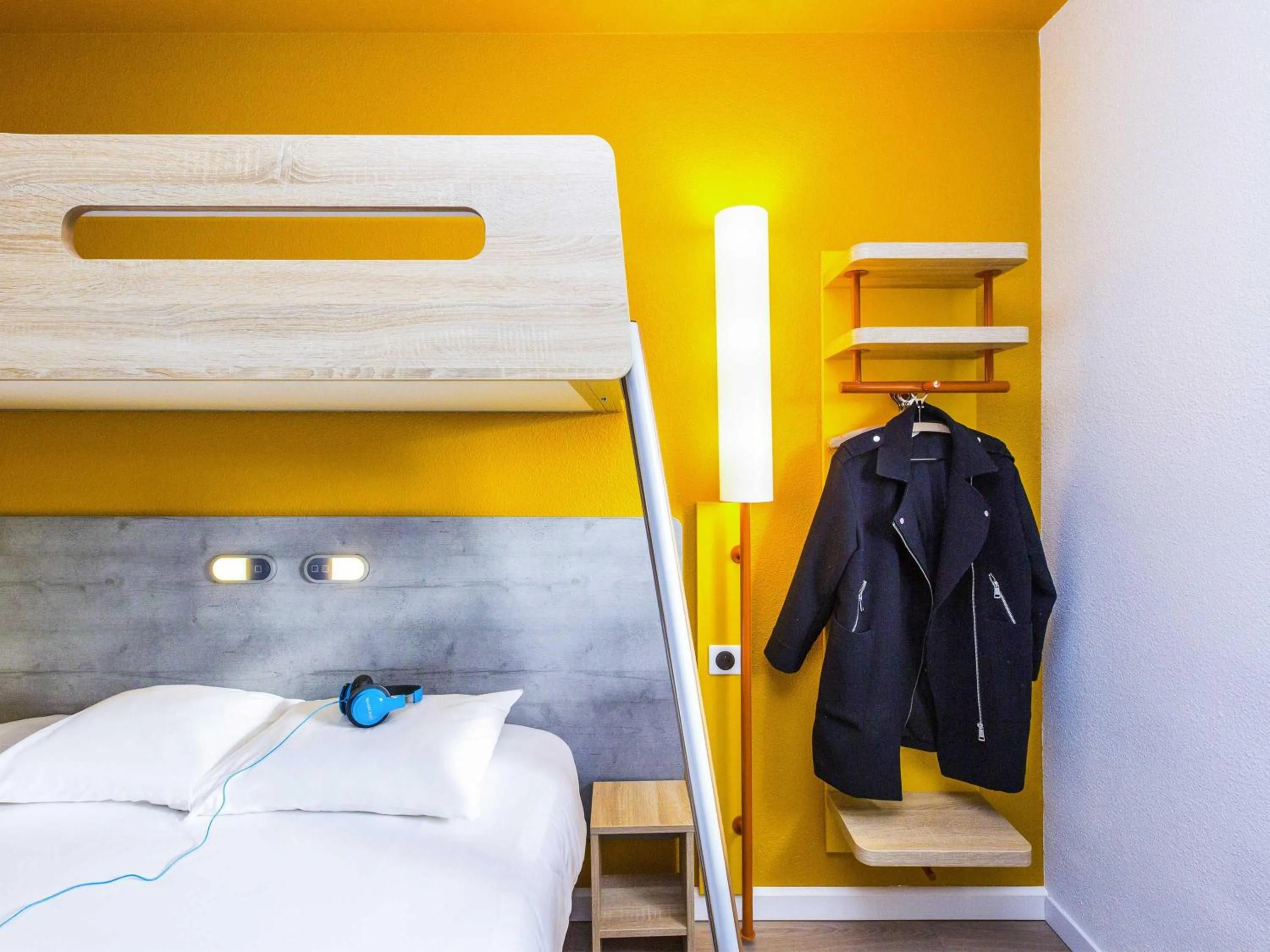 Bedroom, Bed in Ibis Budget Marmande