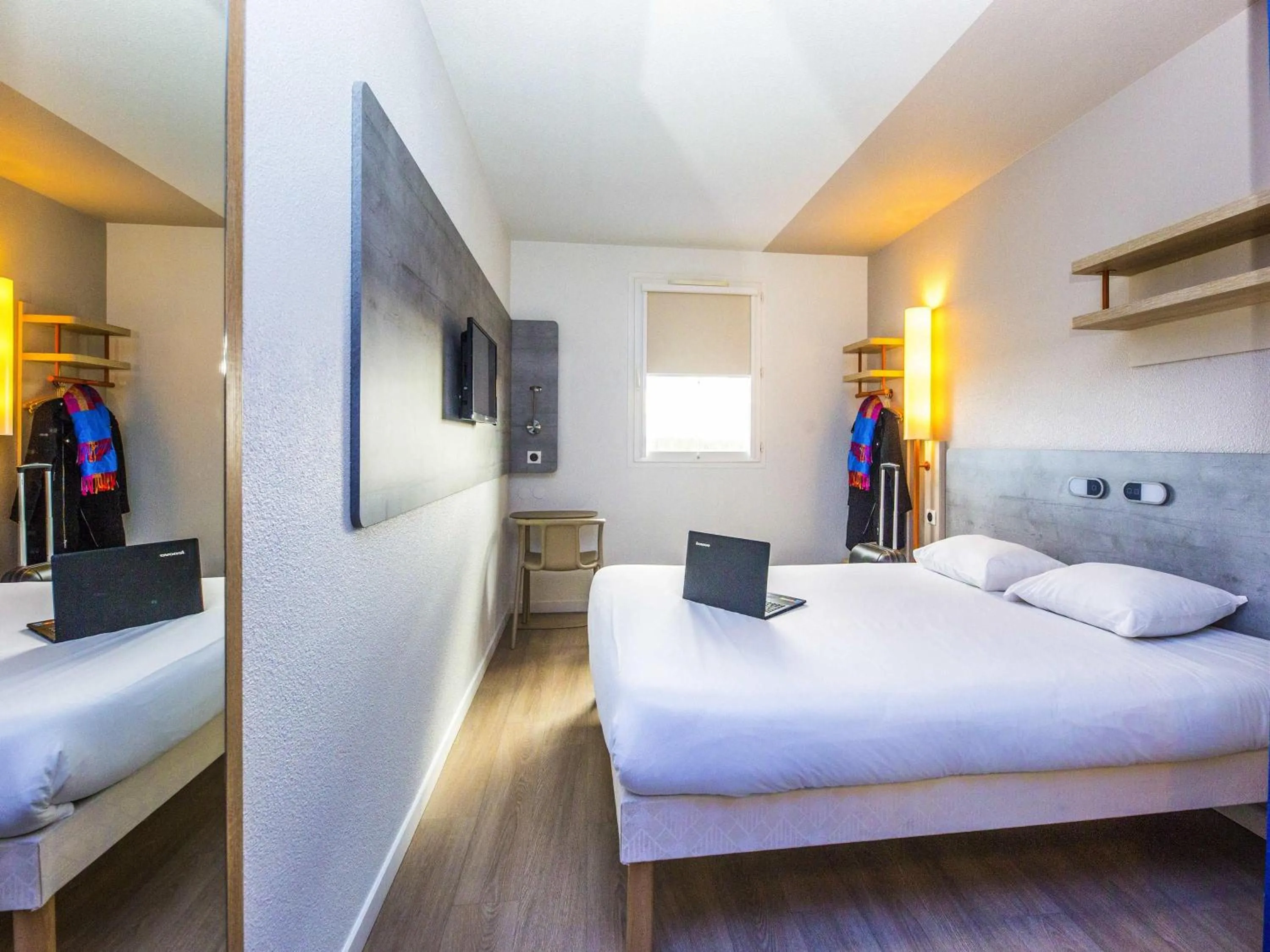 Bedroom, Bed in Ibis Budget Marmande