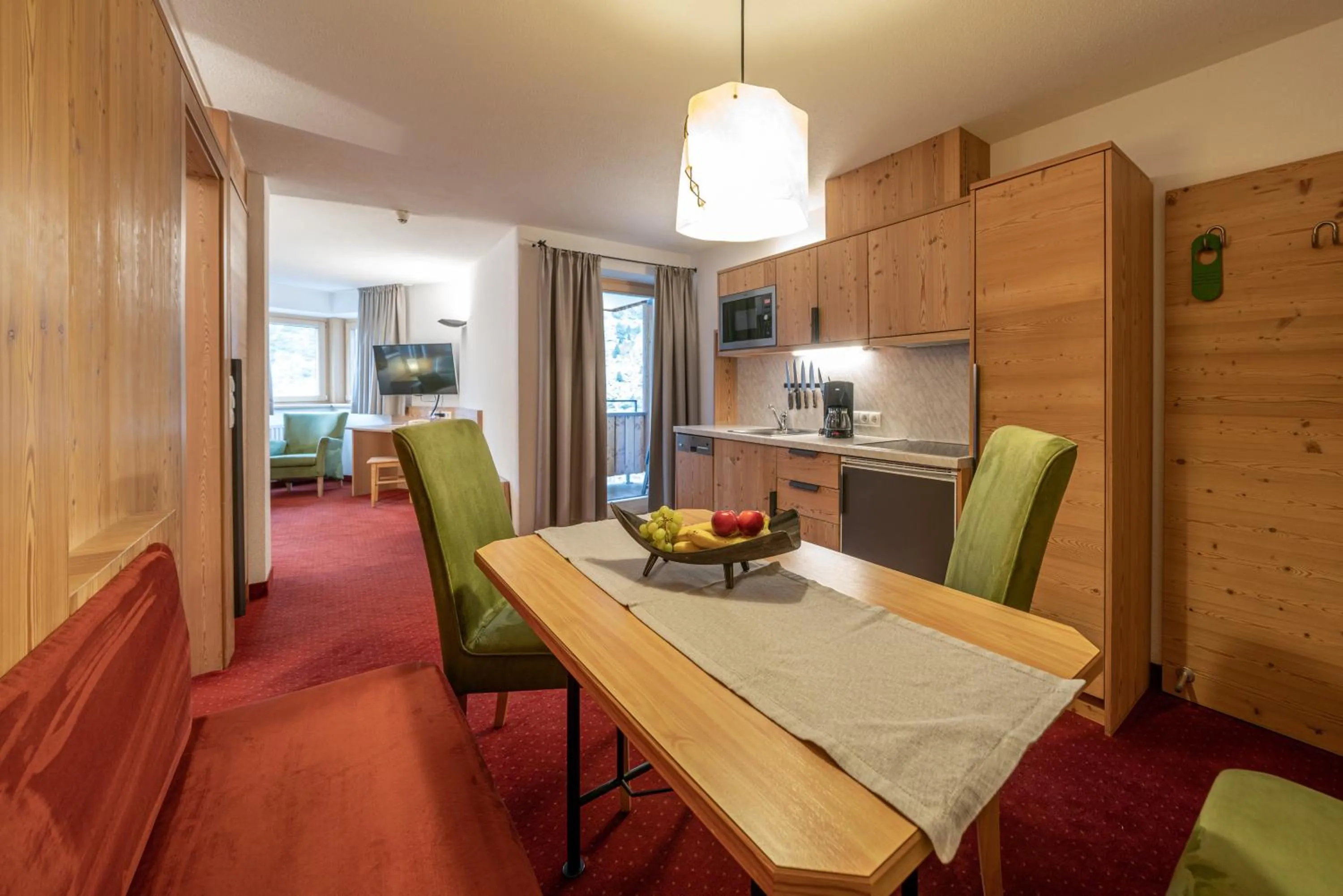 Kitchen or kitchenette in Schönblick - Gurgl B&B