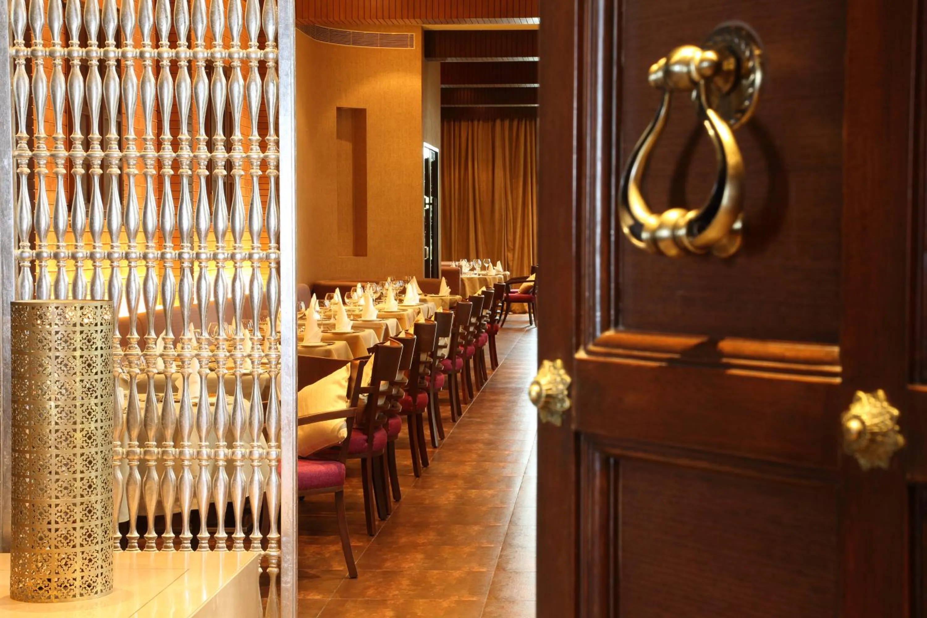 Restaurant/places to eat in Fortune Select SG Highway, Ahmedabad - Member ITC Hotels' Group