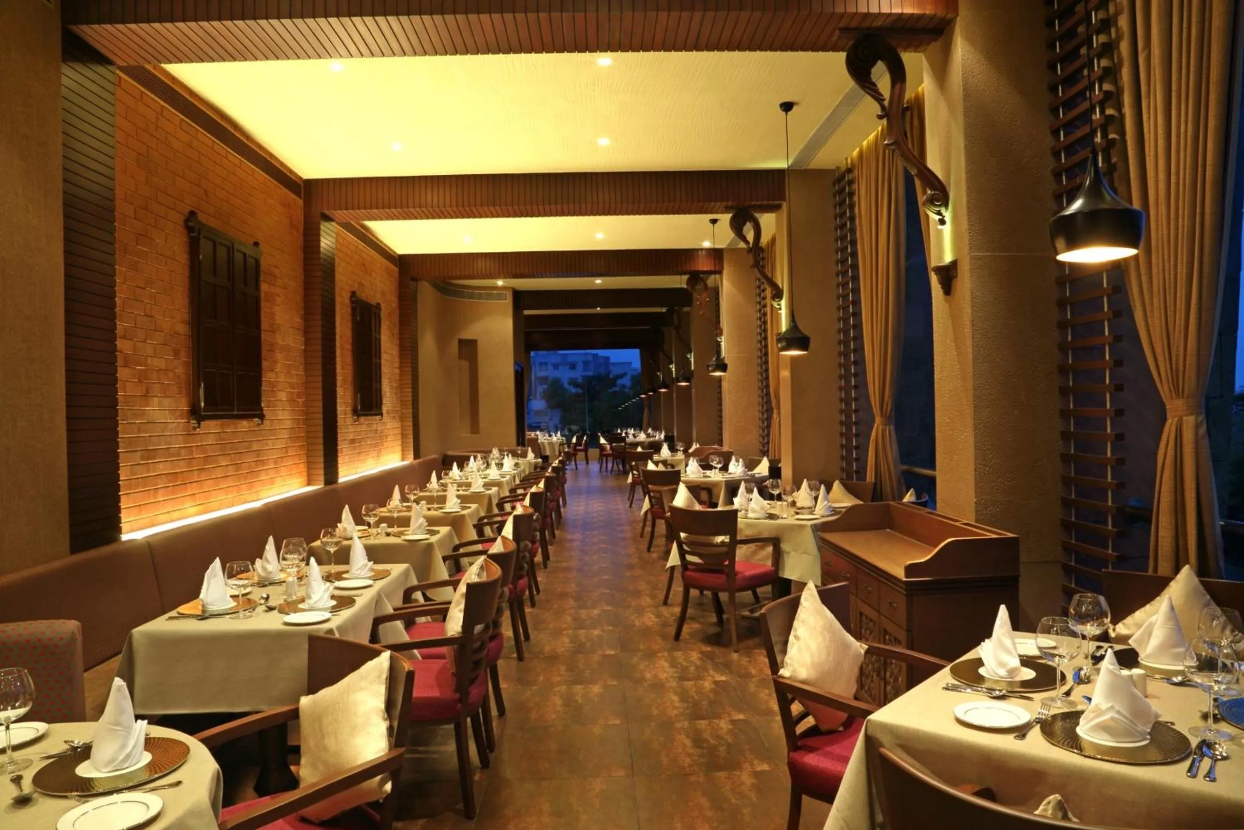 Restaurant/places to eat in Fortune Select SG Highway, Ahmedabad - Member ITC Hotels' Group