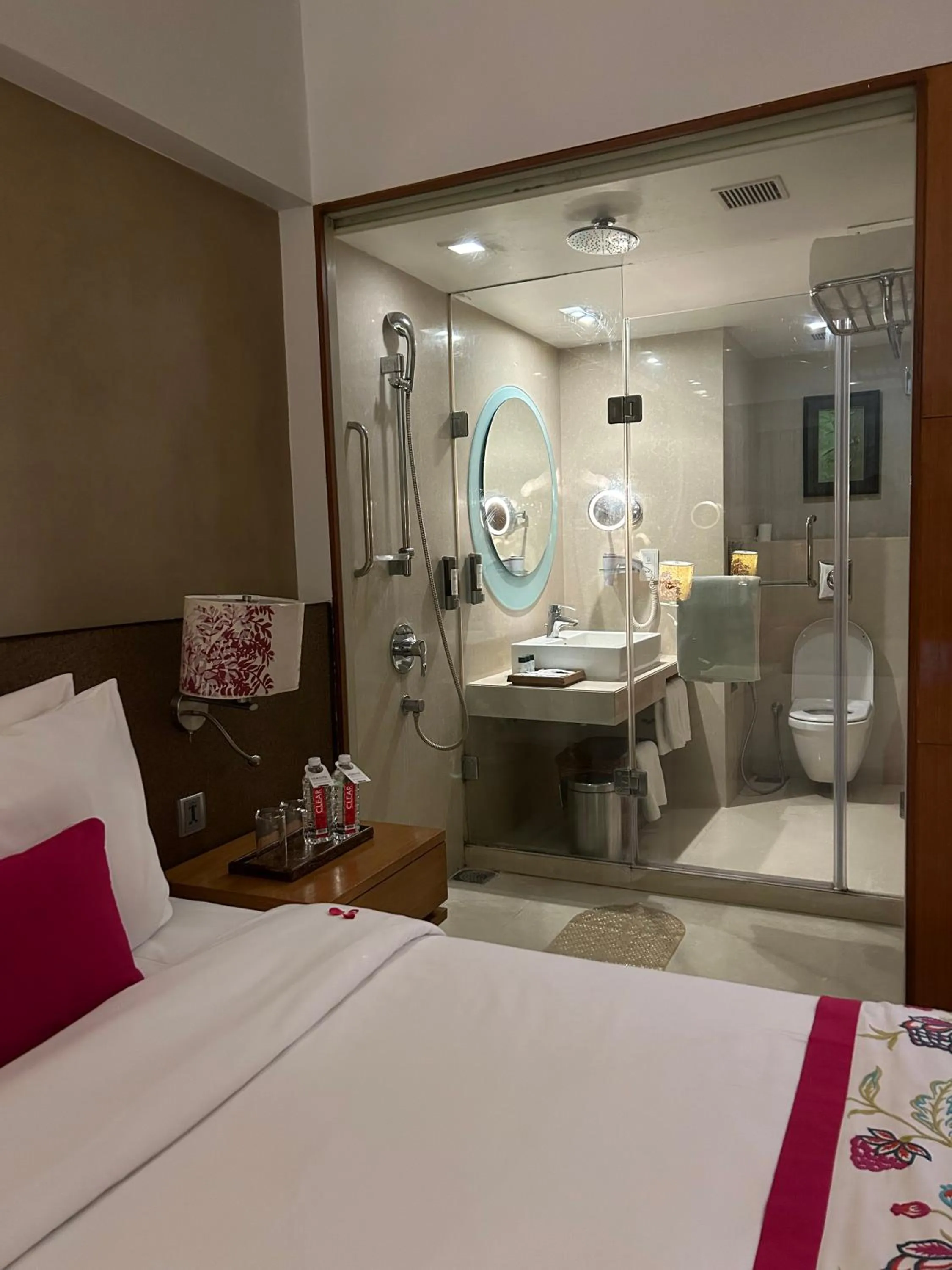 Bathroom, Bed in Fortune Select SG Highway, Ahmedabad - Member ITC Hotels' Group