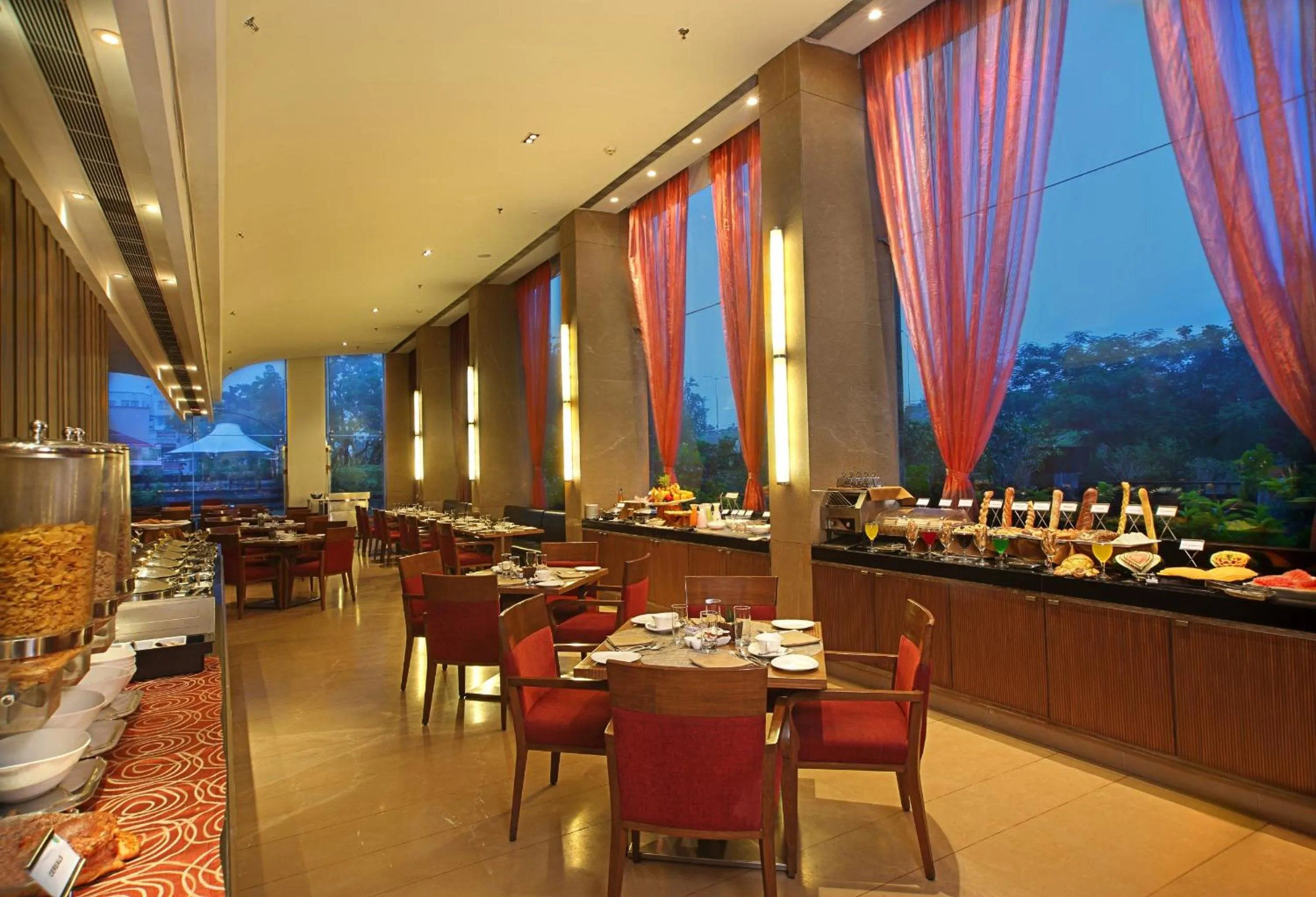 Restaurant/places to eat in Fortune Select SG Highway, Ahmedabad - Member ITC Hotels' Group